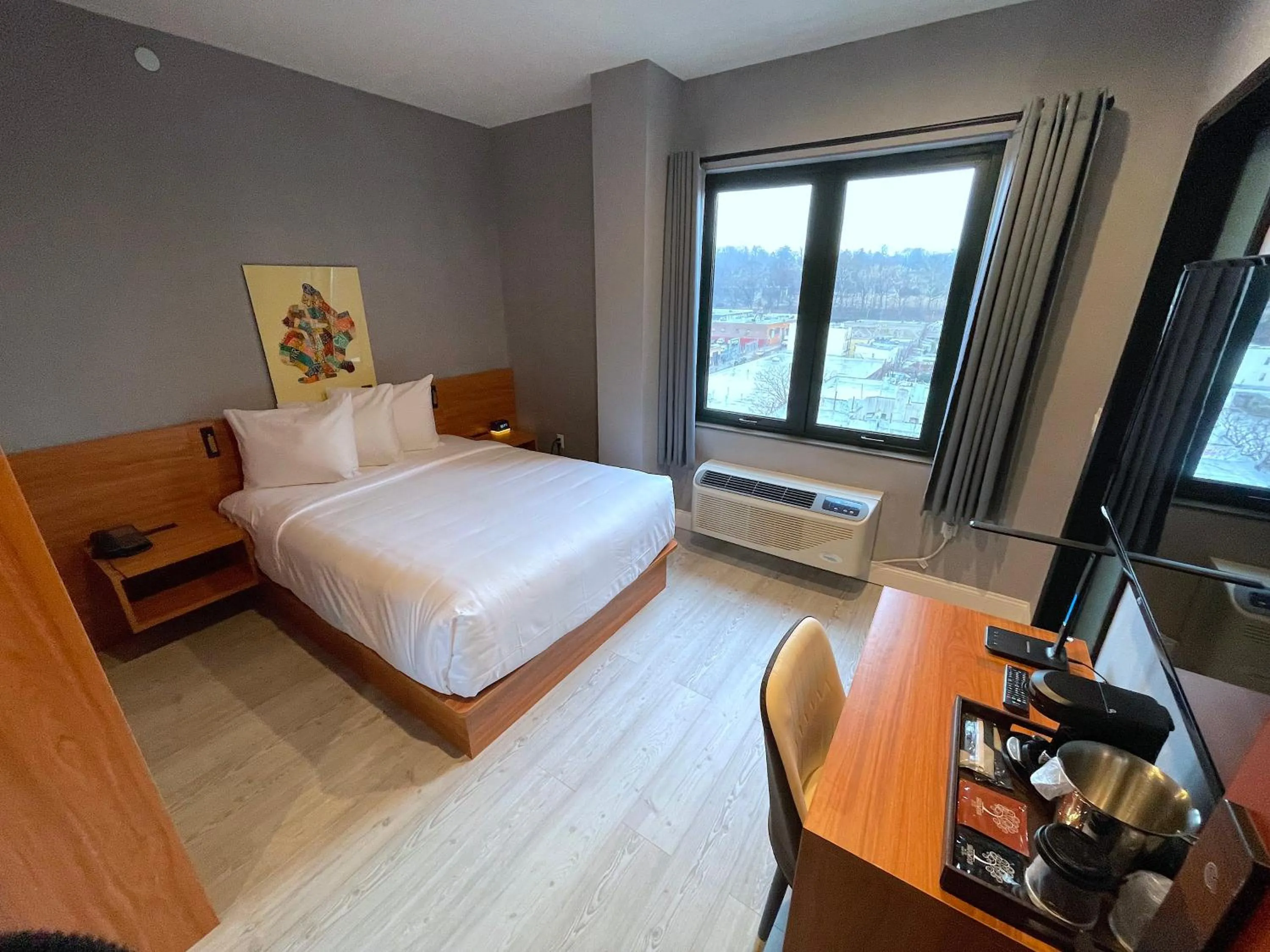 Photo of the whole room, Bed in Liberty View Brooklyn Hotel