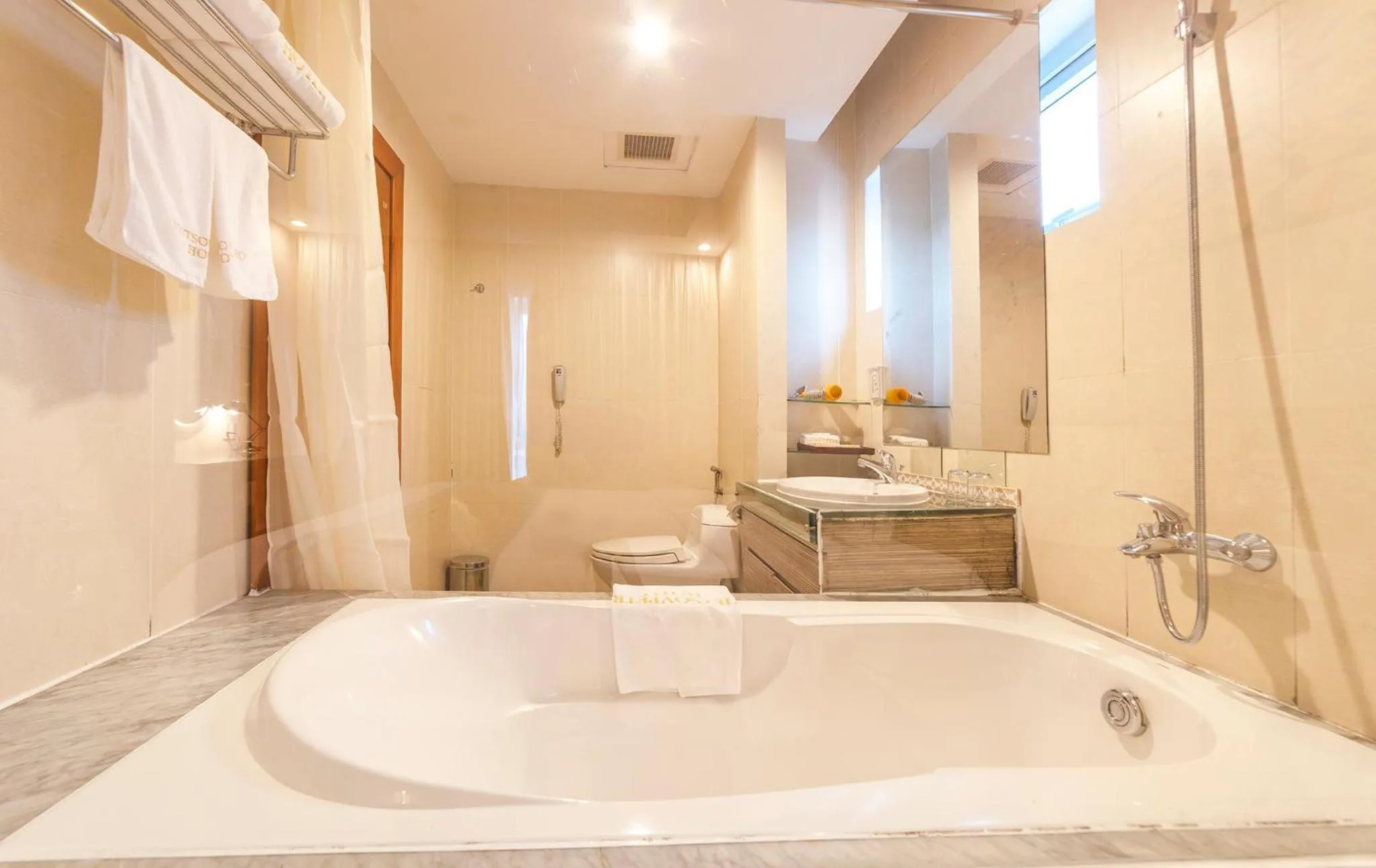 Shower in Vietsovpetro Hotel Dalat