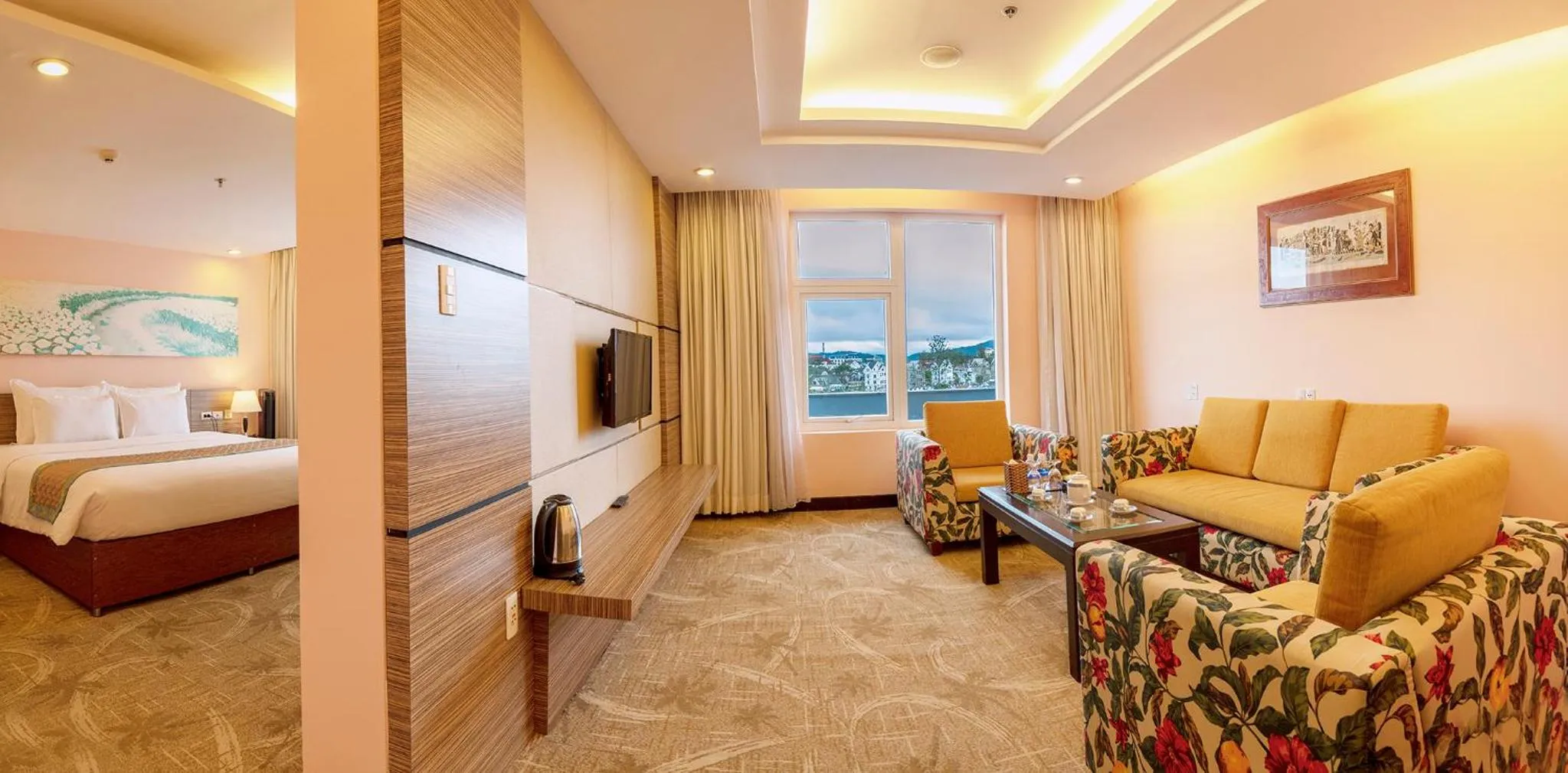 Living room, Bed in Vietsovpetro Hotel Dalat