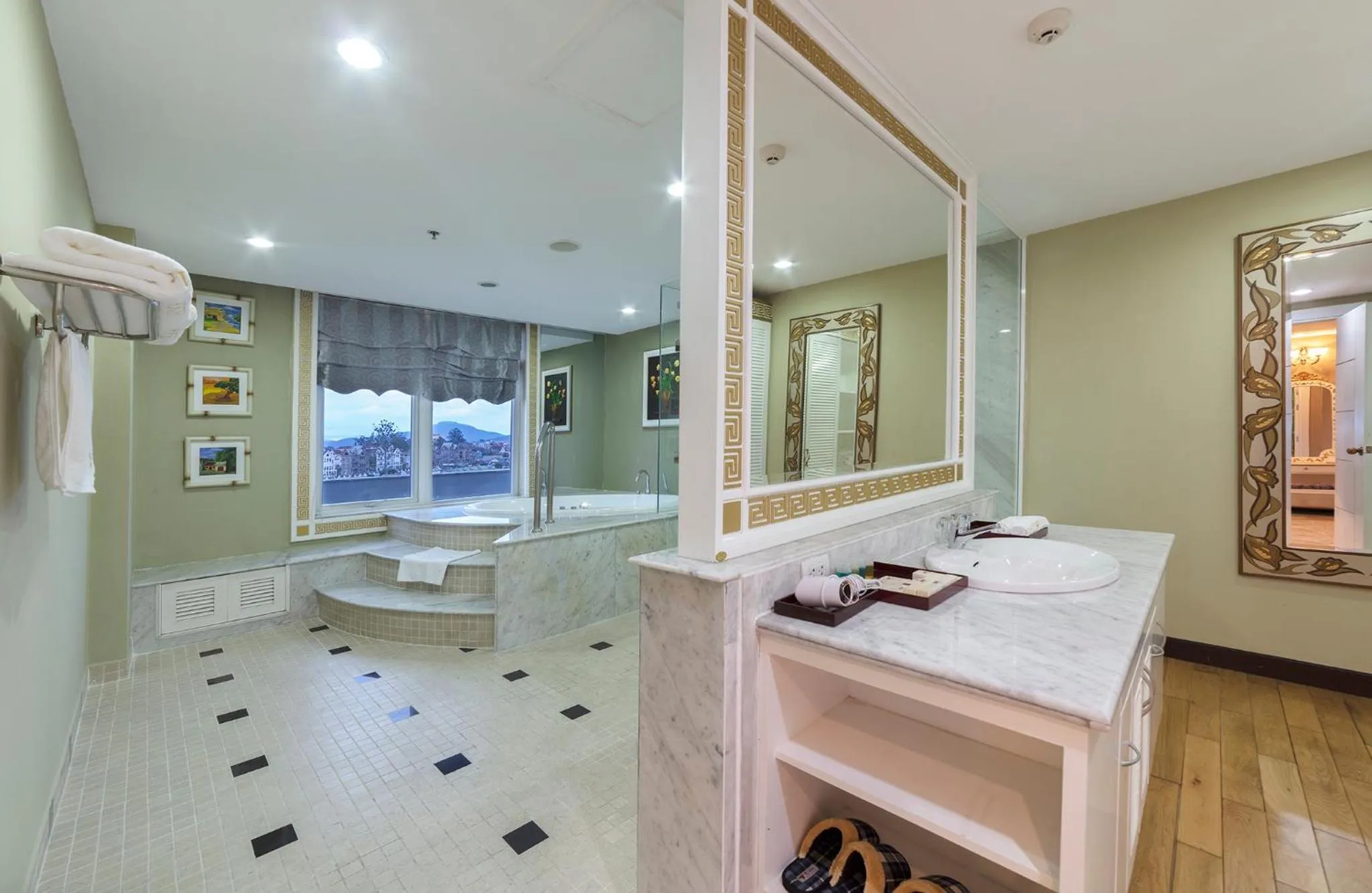 Bathroom in Vietsovpetro Hotel Dalat