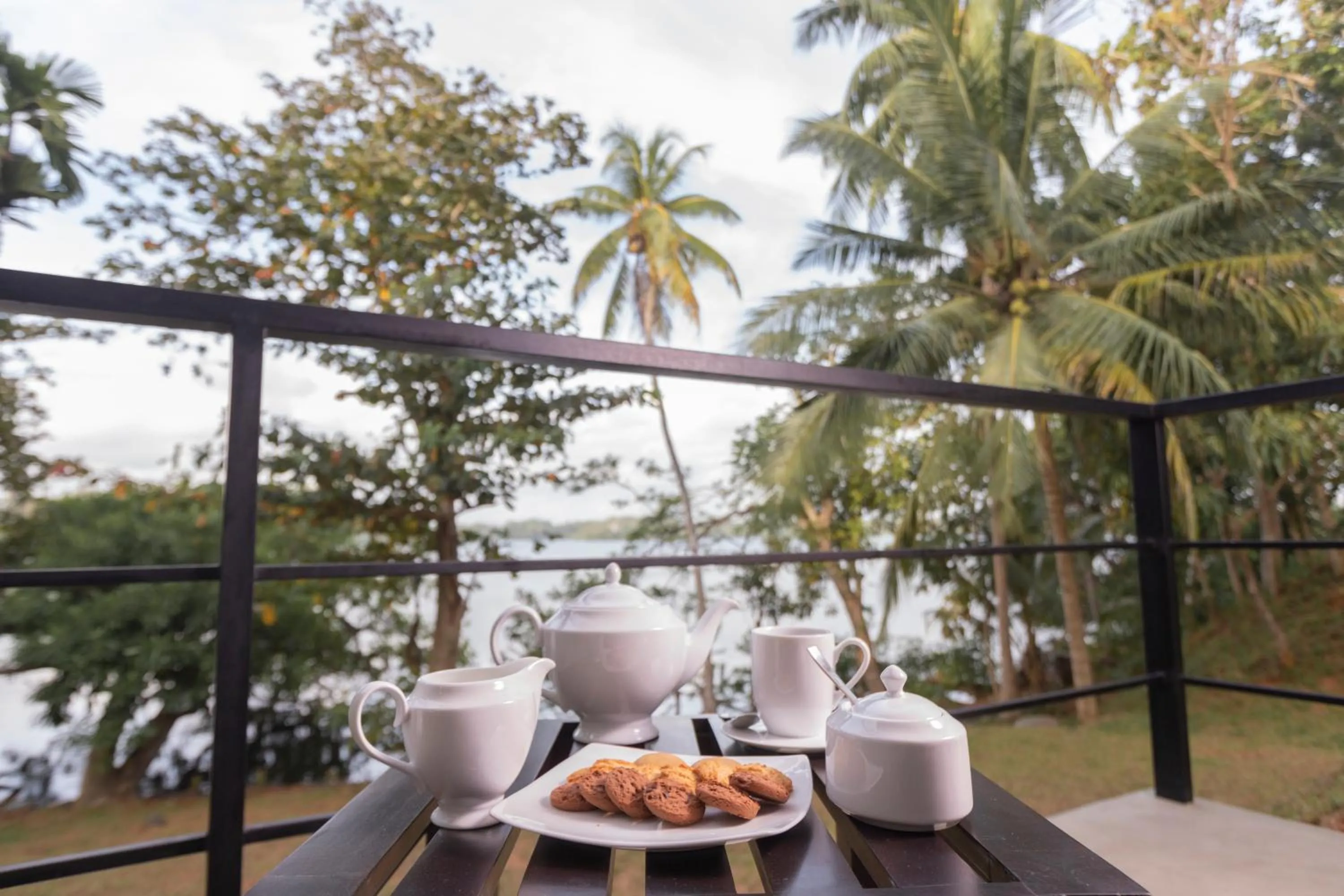 Patio in Serendipity Lake - Hikkaduwa