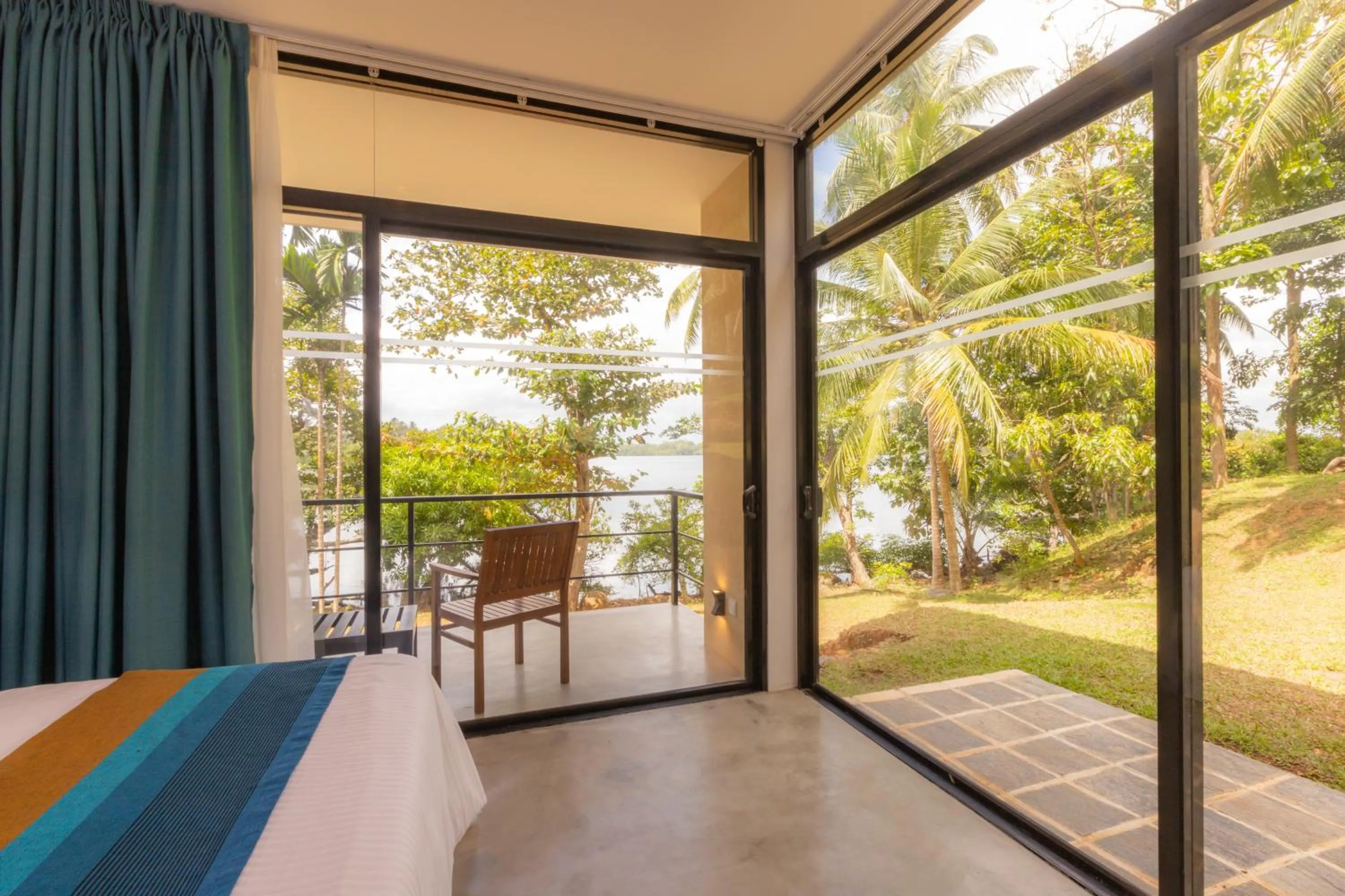 Patio, Bed in Serendipity Lake - Hikkaduwa