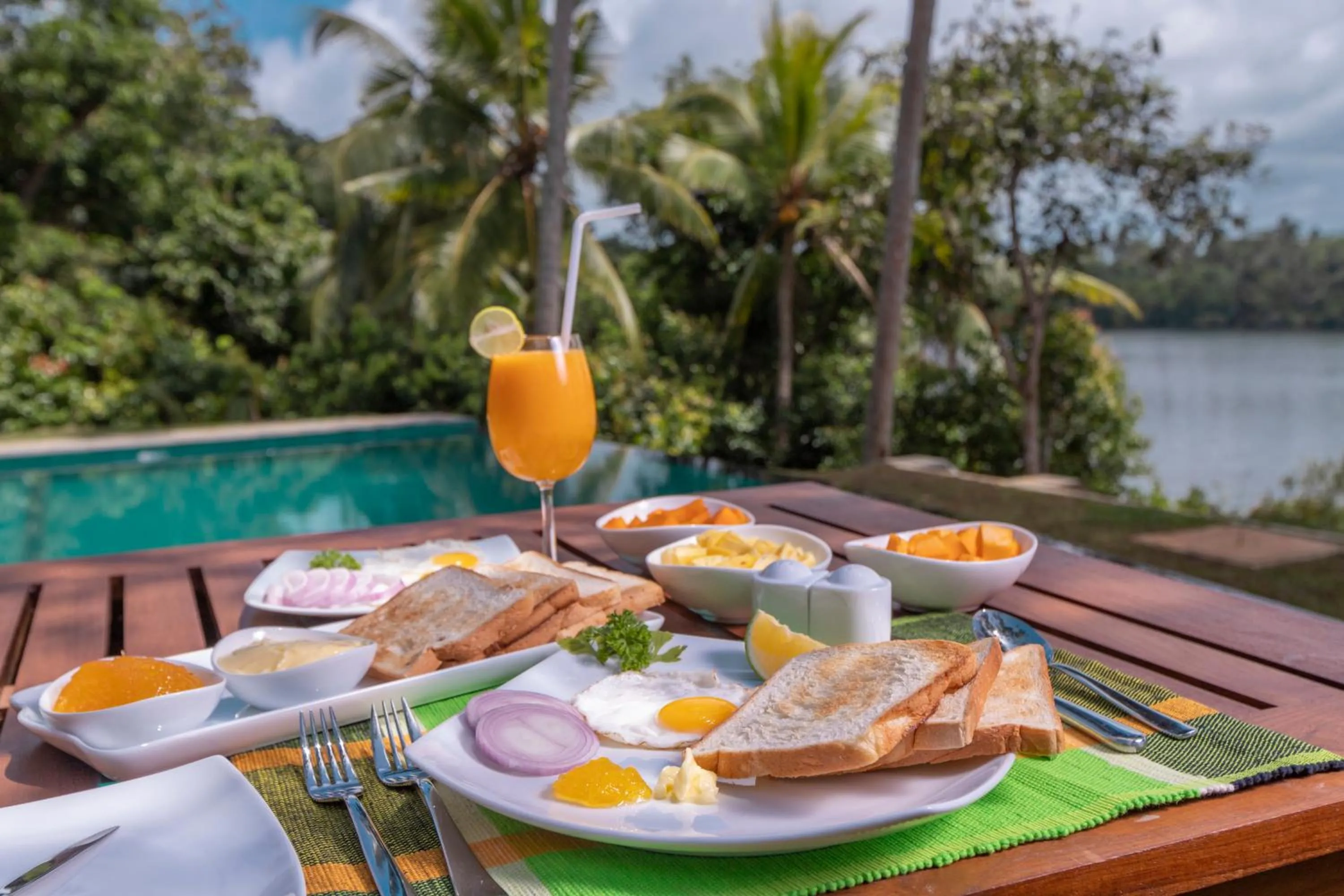 Day in Serendipity Lake - Hikkaduwa