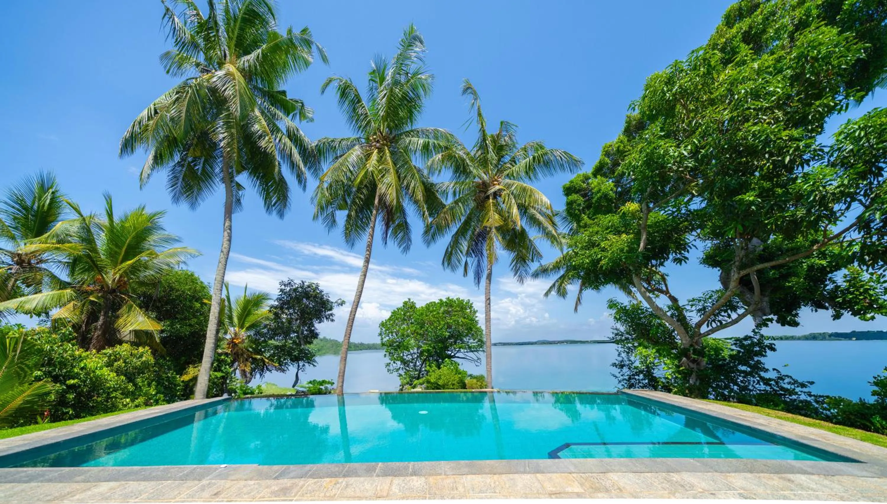 Day in Serendipity Lake - Hikkaduwa