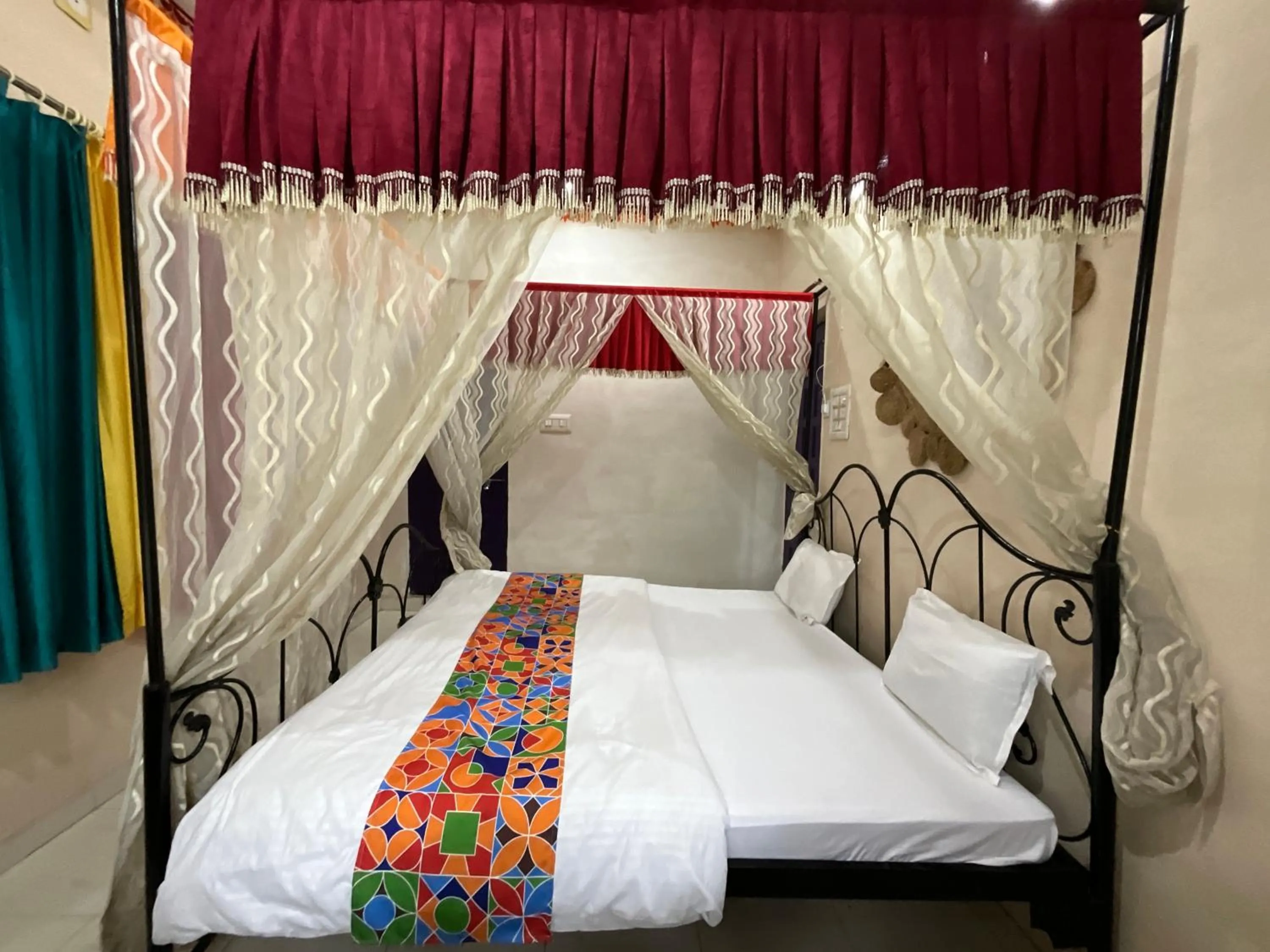Bed in HOTEL HANUMAN GHAT On LAKE PICHOLA