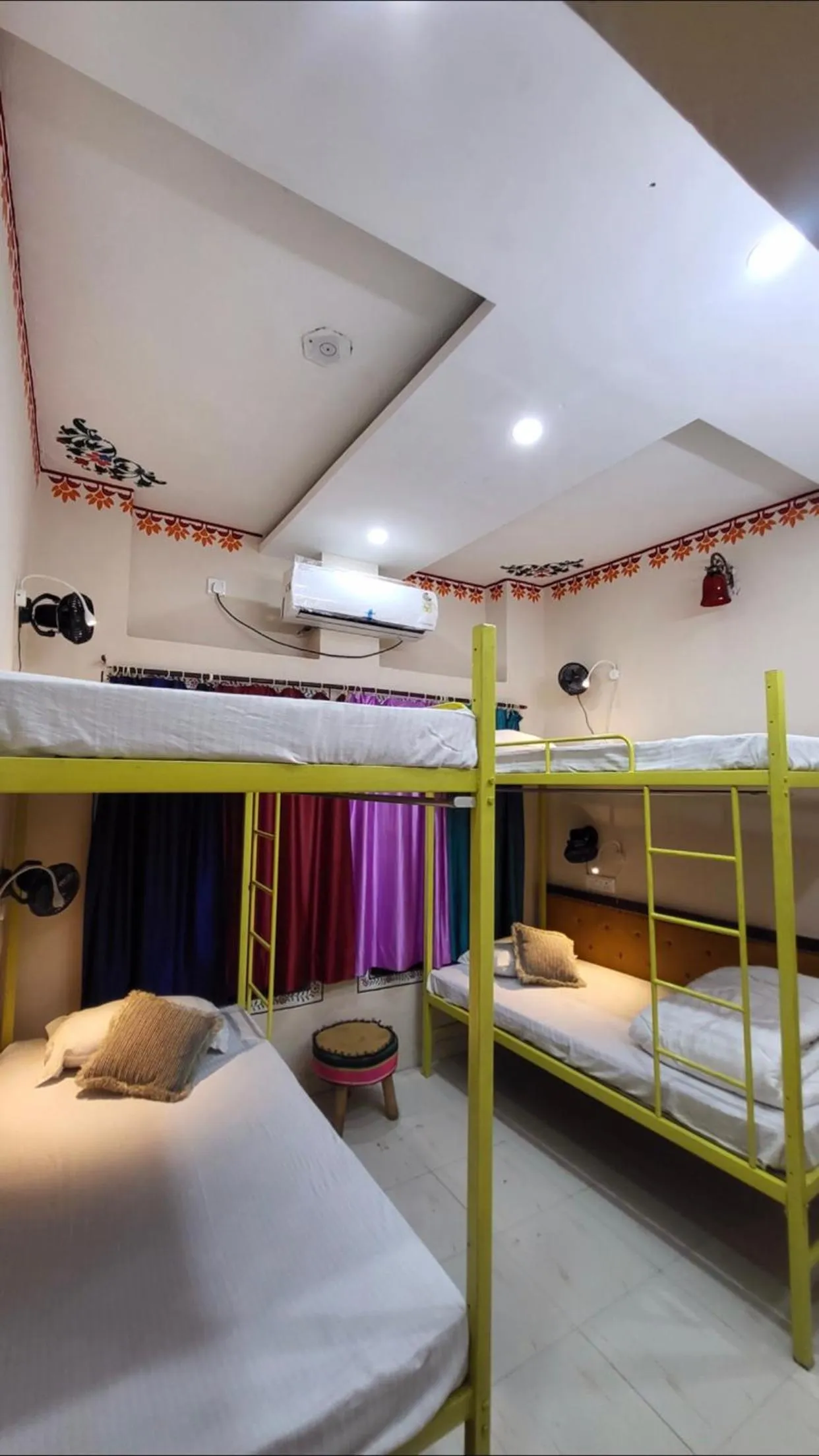 Bed in HOTEL HANUMAN GHAT On LAKE PICHOLA