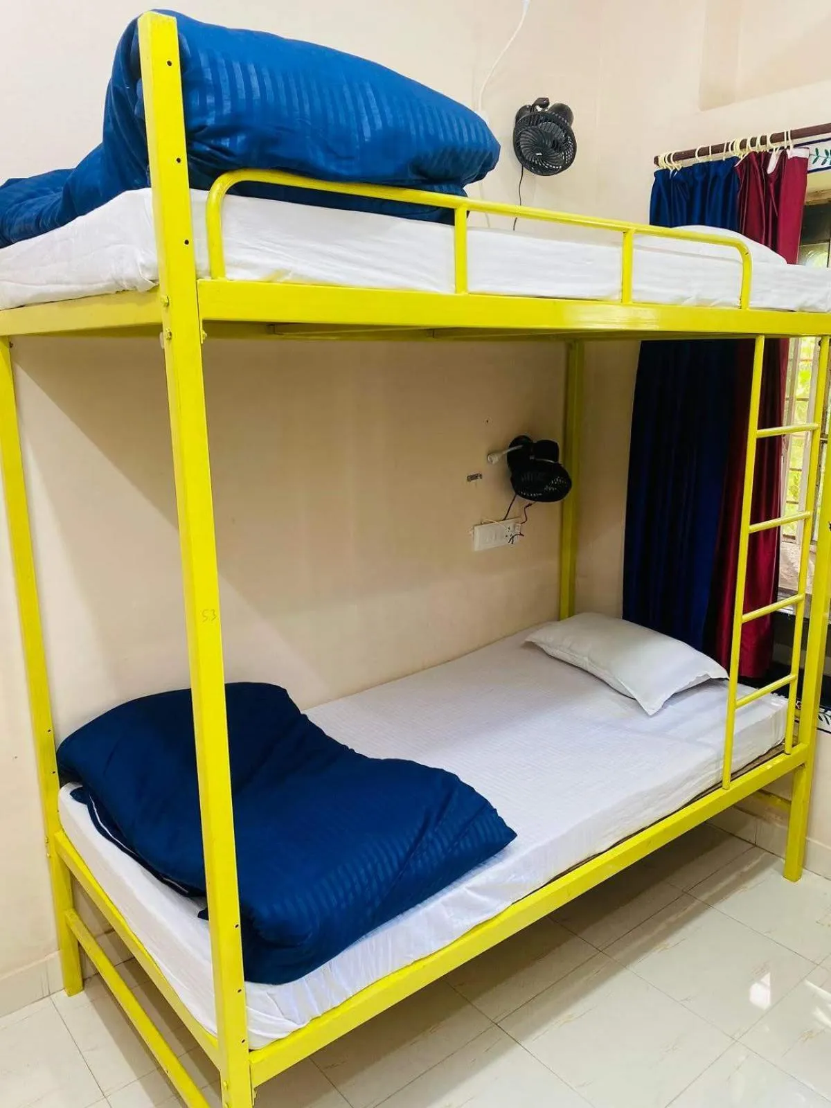 Bed in HOTEL HANUMAN GHAT On LAKE PICHOLA