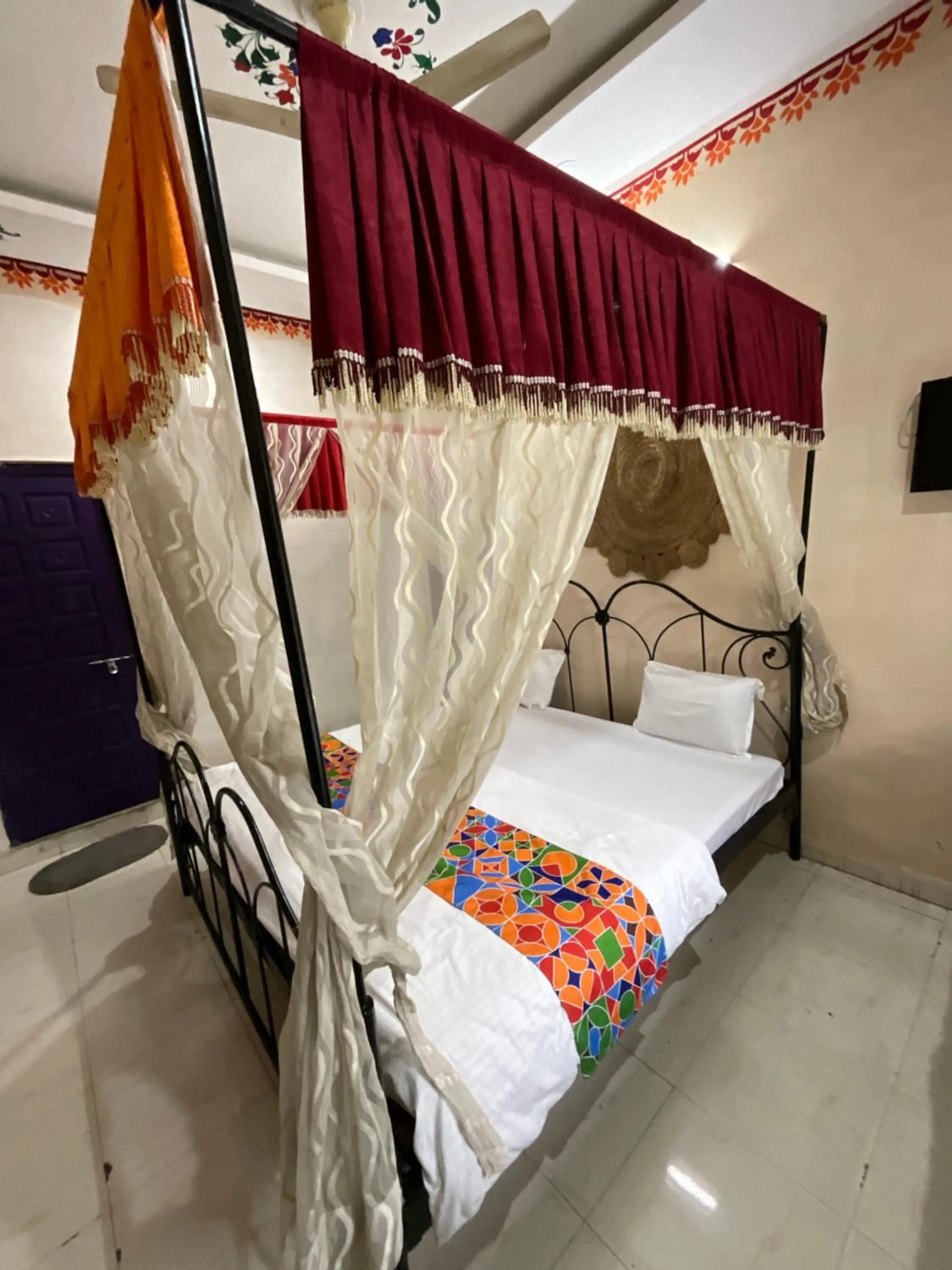 Bed in HOTEL HANUMAN GHAT On LAKE PICHOLA