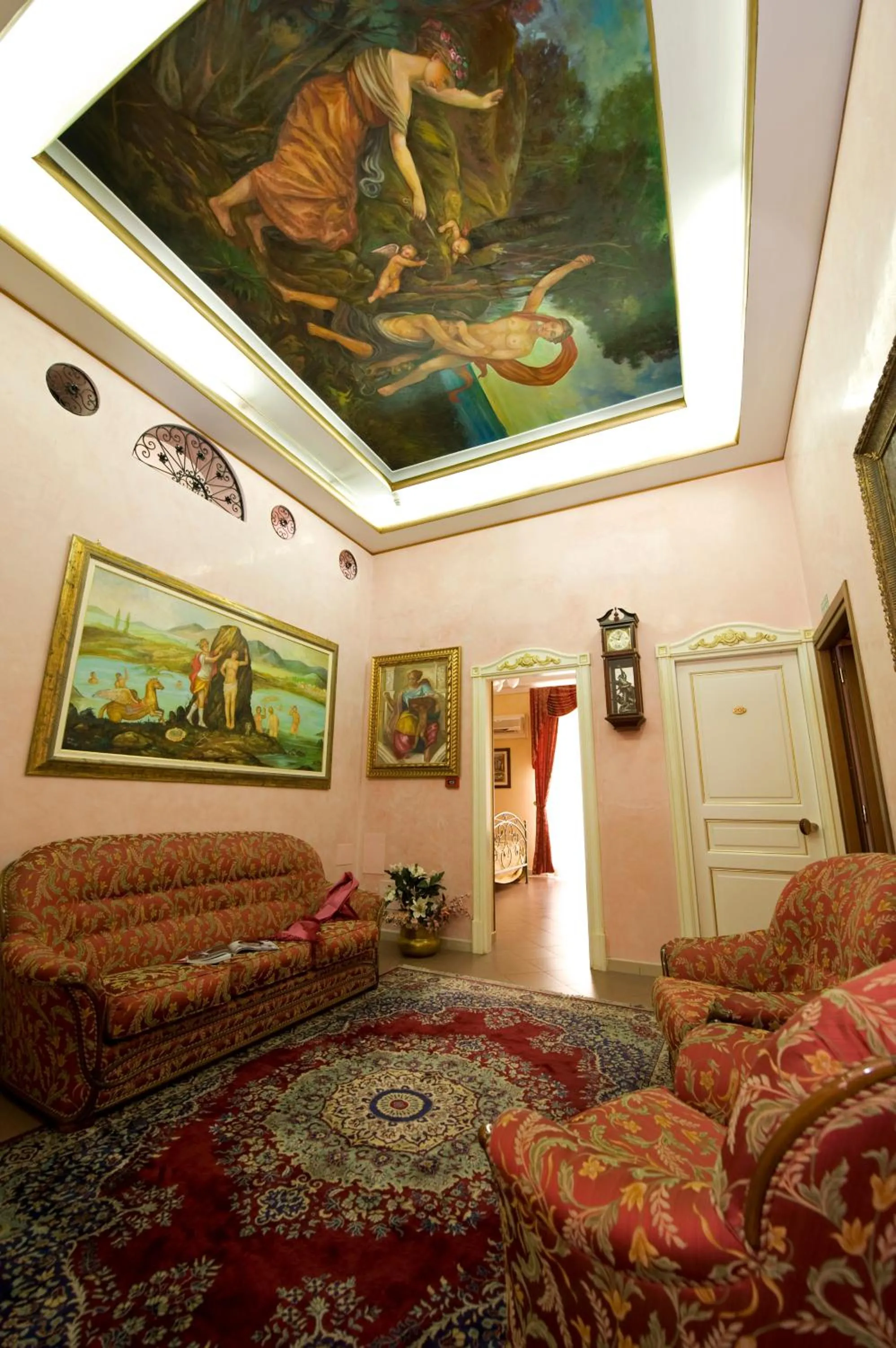 Communal lounge/ TV room in Hotel Joli