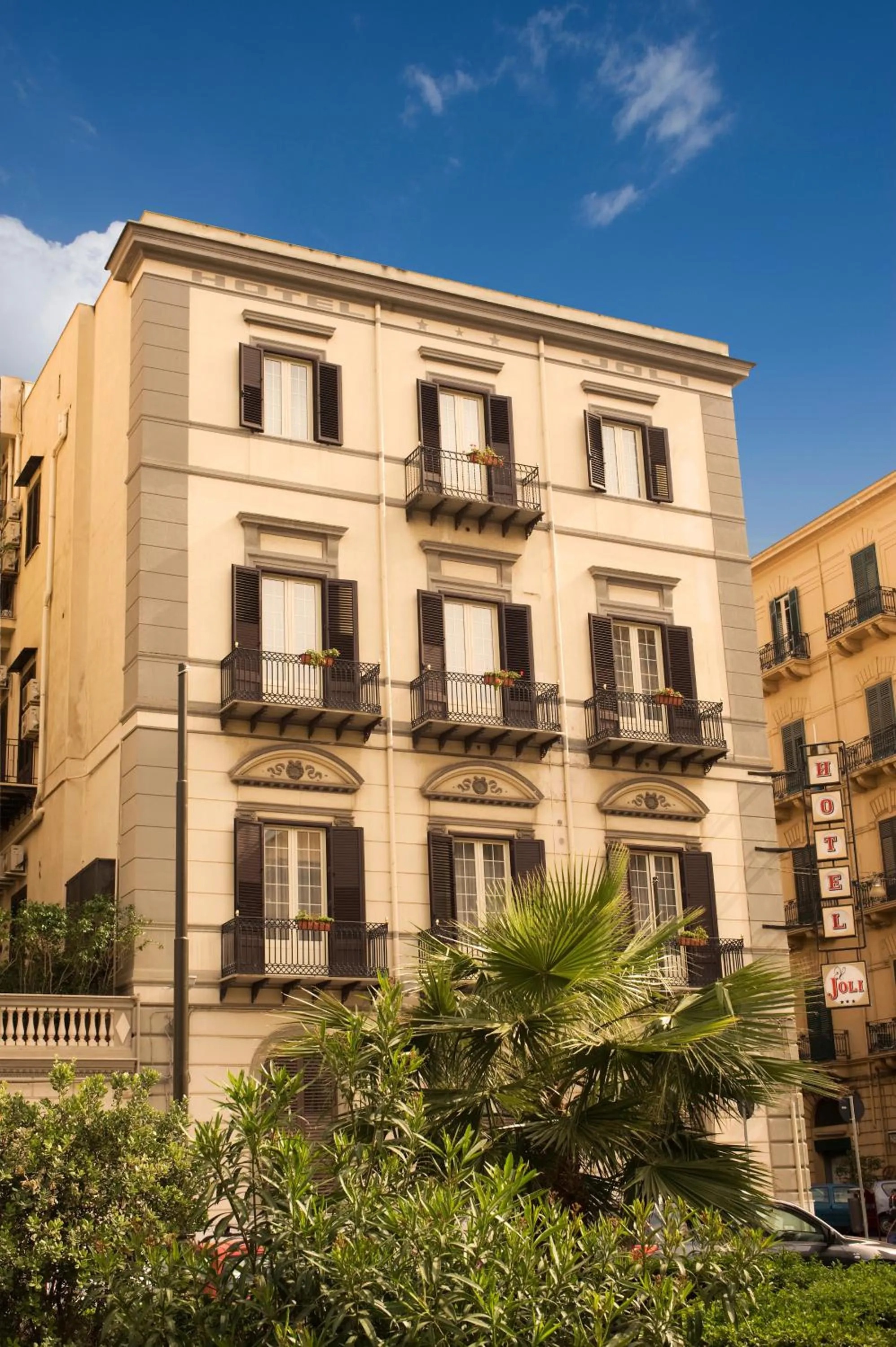 Facade/entrance in Hotel Joli