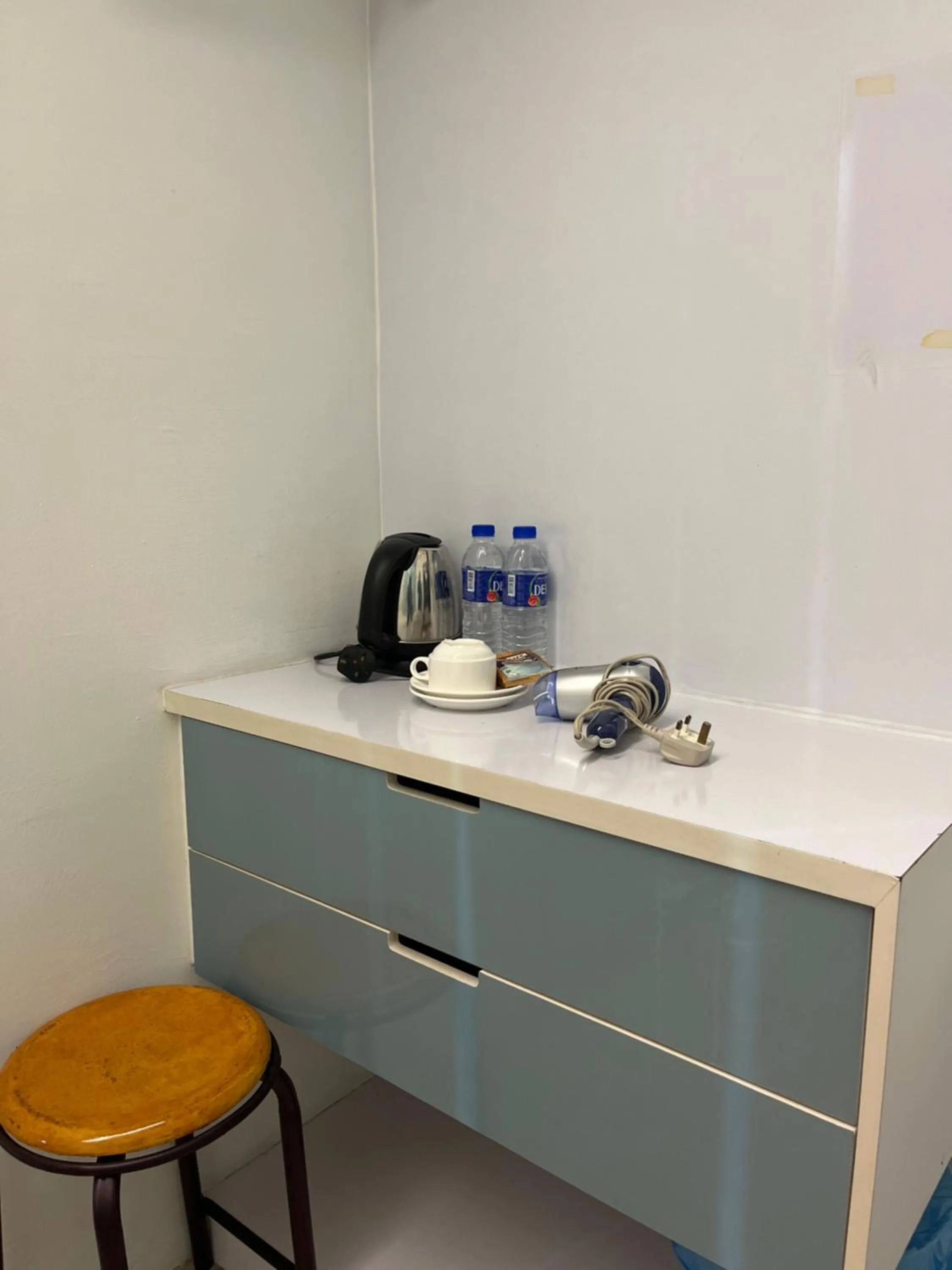 Coffee/tea facilities in Coastline Hotel