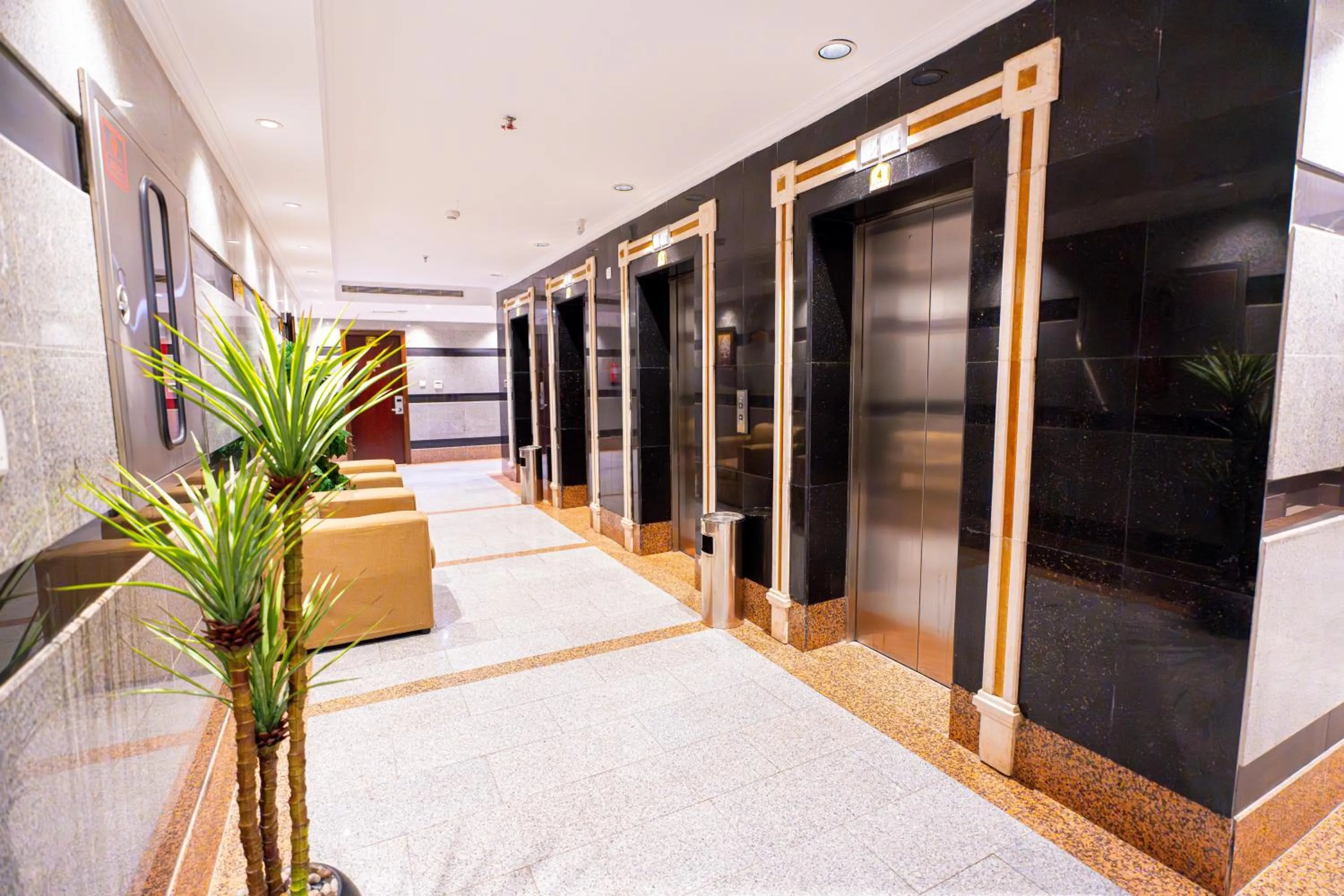 elevator, Bed in Al Kiram Hotel Al Azizia