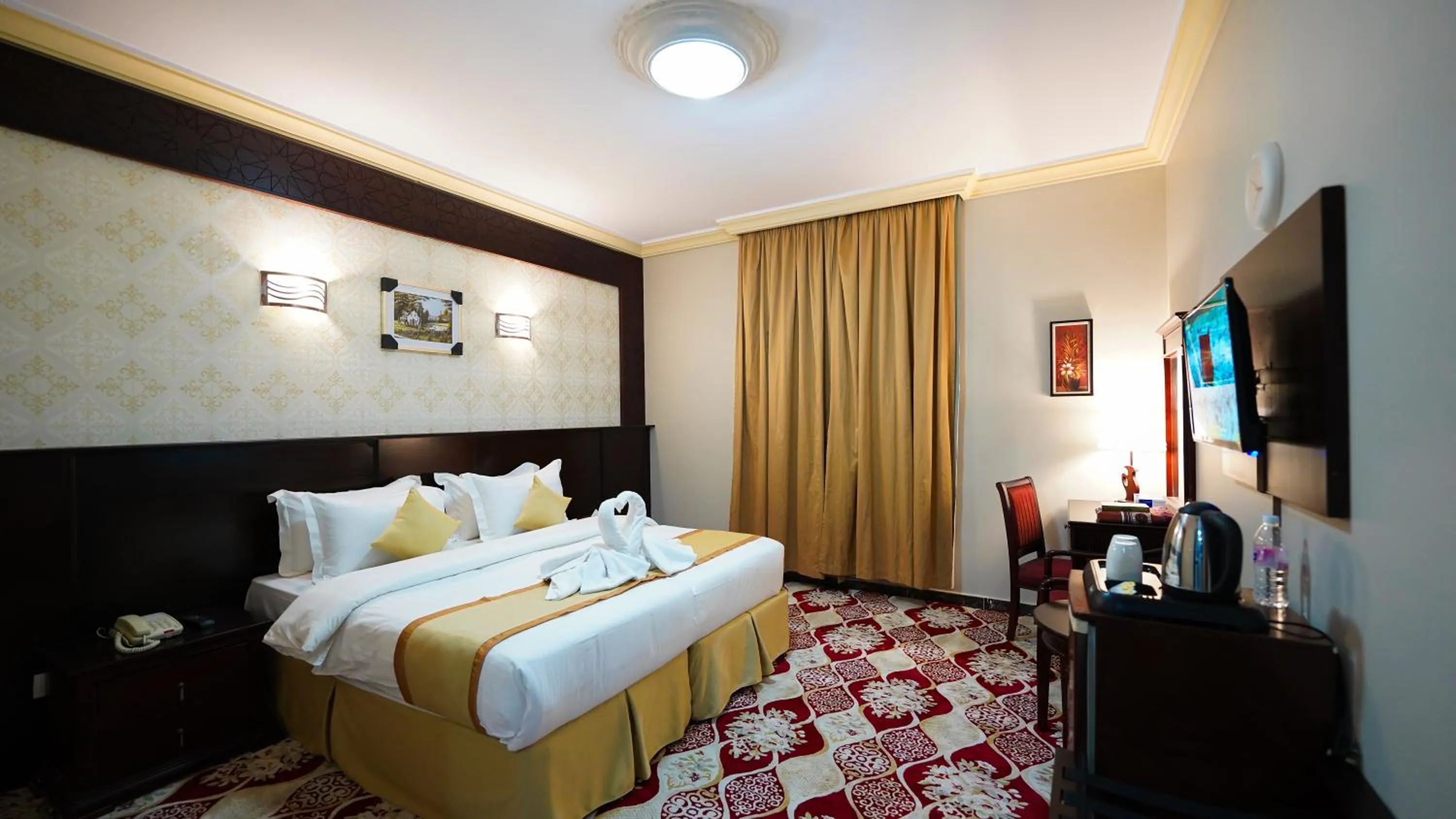 Bedroom, Bed in Al Kiram Hotel Al Azizia