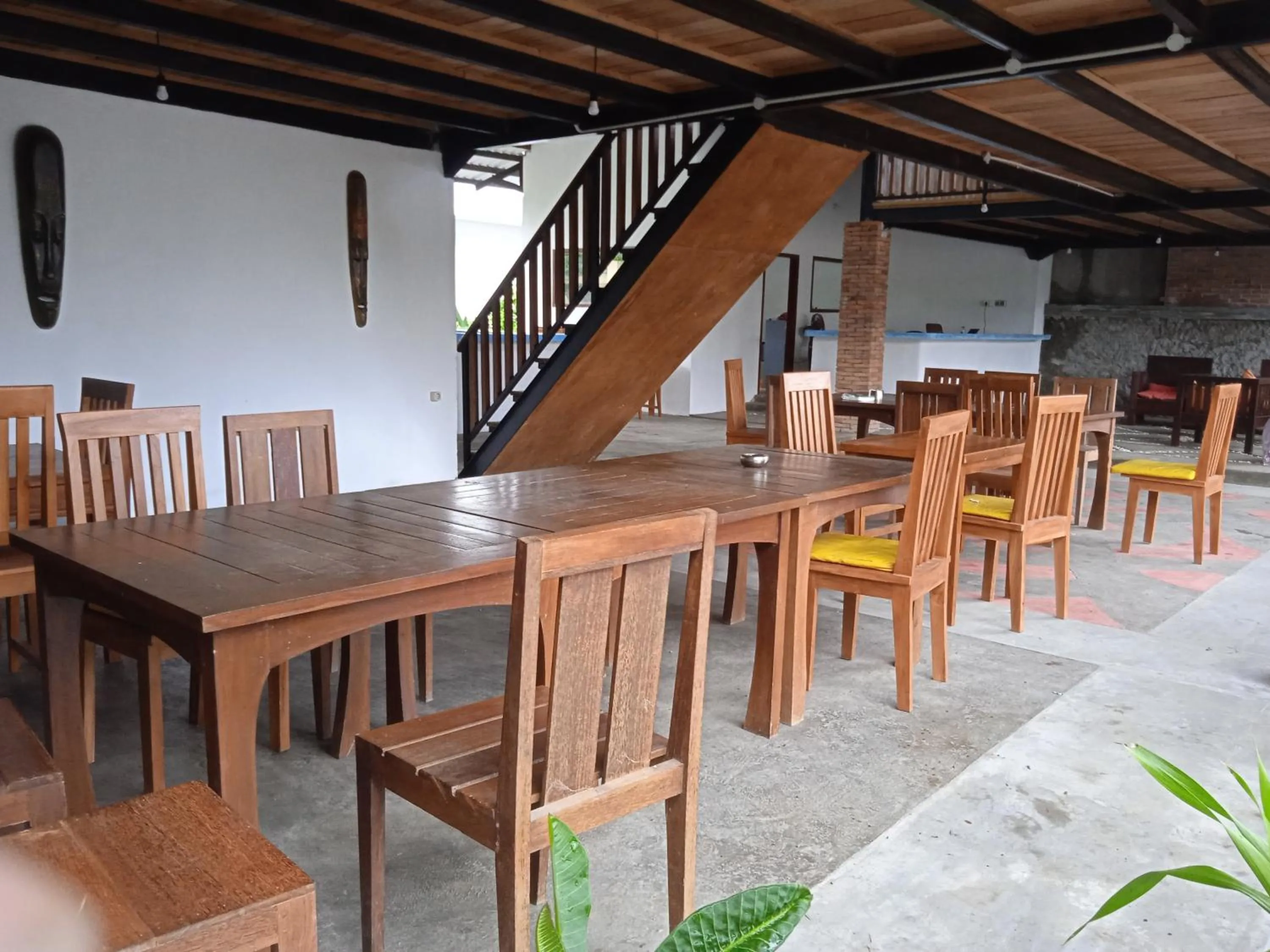 Restaurant/places to eat in family house hotel kuta
