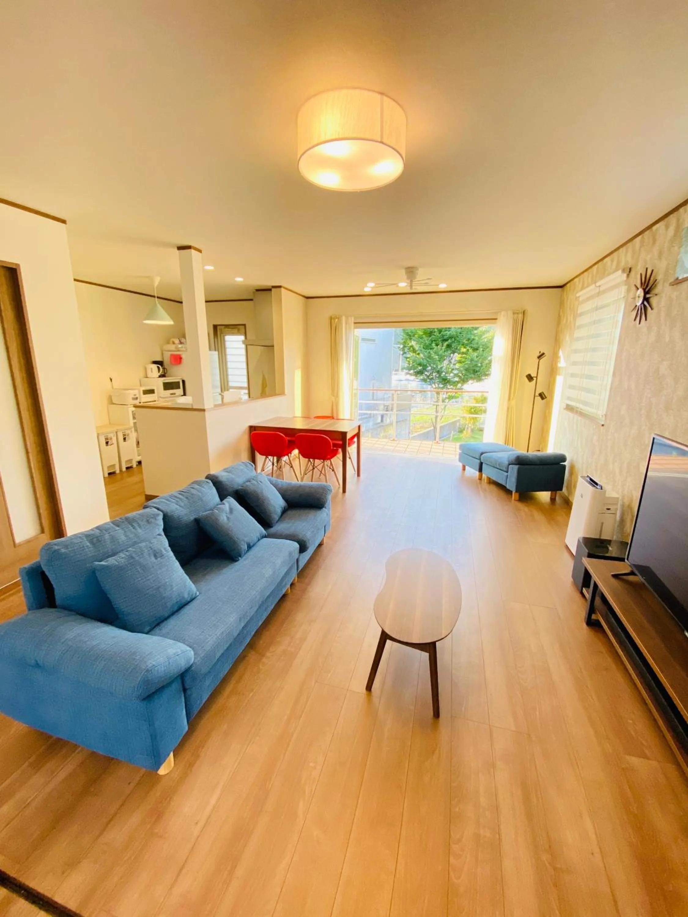 Living room in ABURATSUBO Bekkan 三浦半島の最南端にある有数のマグロの町 BBQが可能な貸別荘