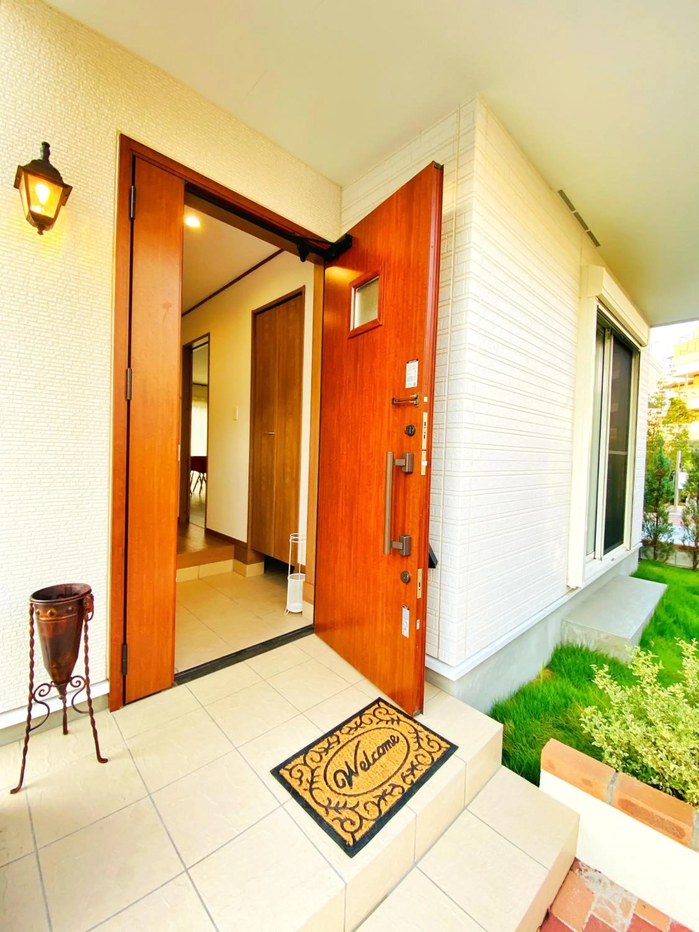 Facade/entrance in ABURATSUBO Bekkan 三浦半島の最南端にある有数のマグロの町 BBQが可能な貸別荘