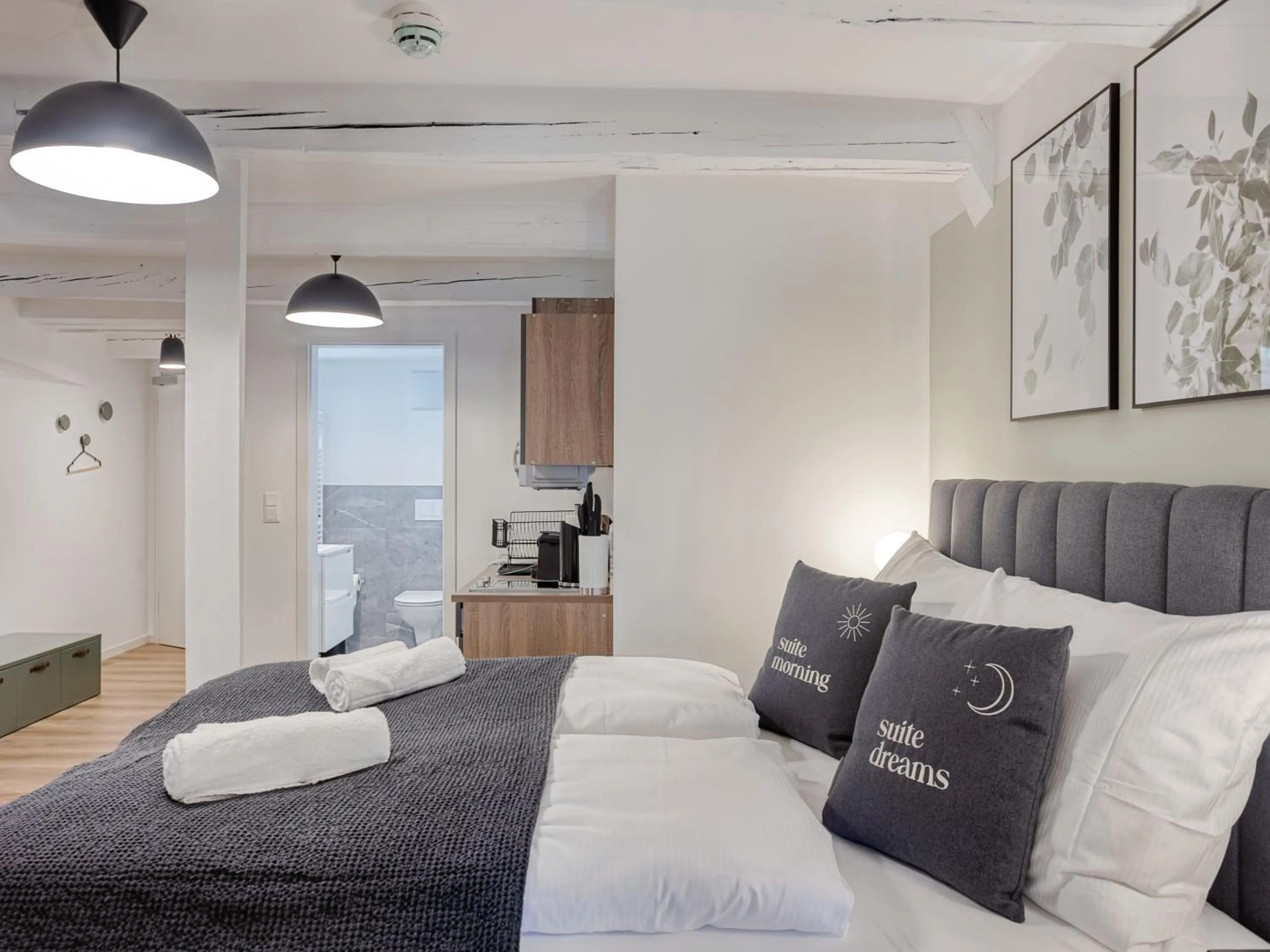 Bed in Limehome Zwickau Hauptmarkt