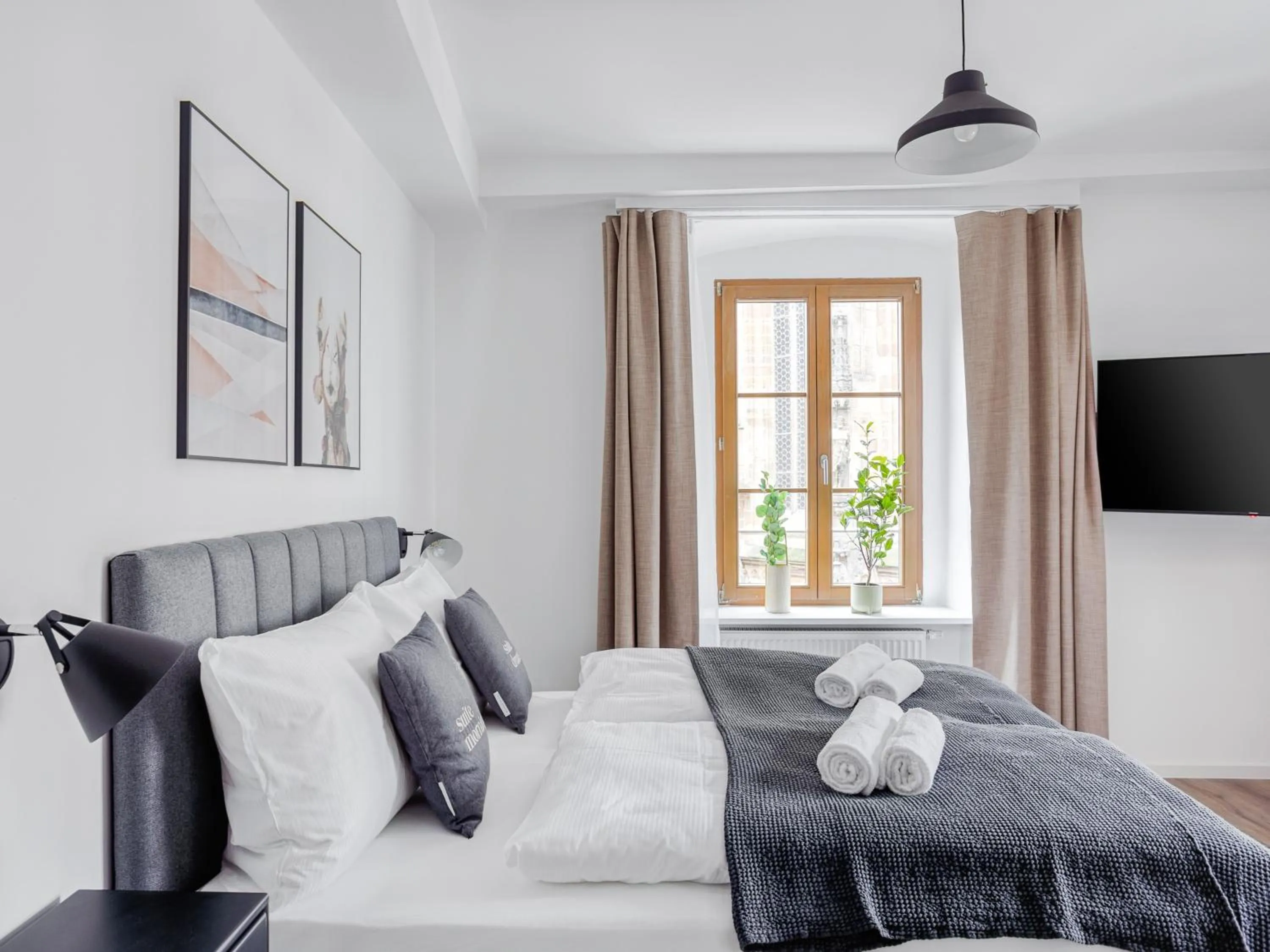 Bed in Limehome Zwickau Hauptmarkt