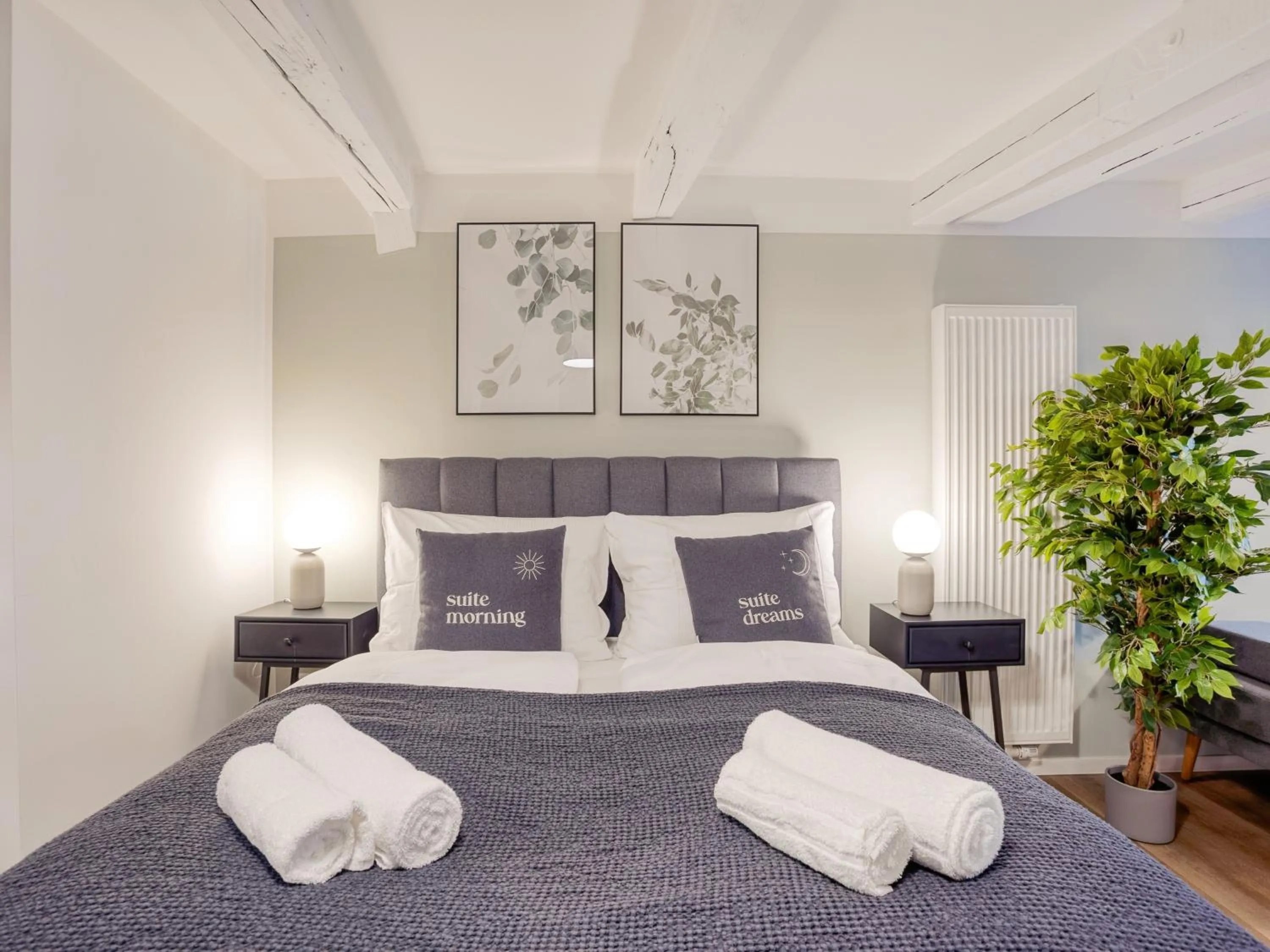 Bed in Limehome Zwickau Hauptmarkt