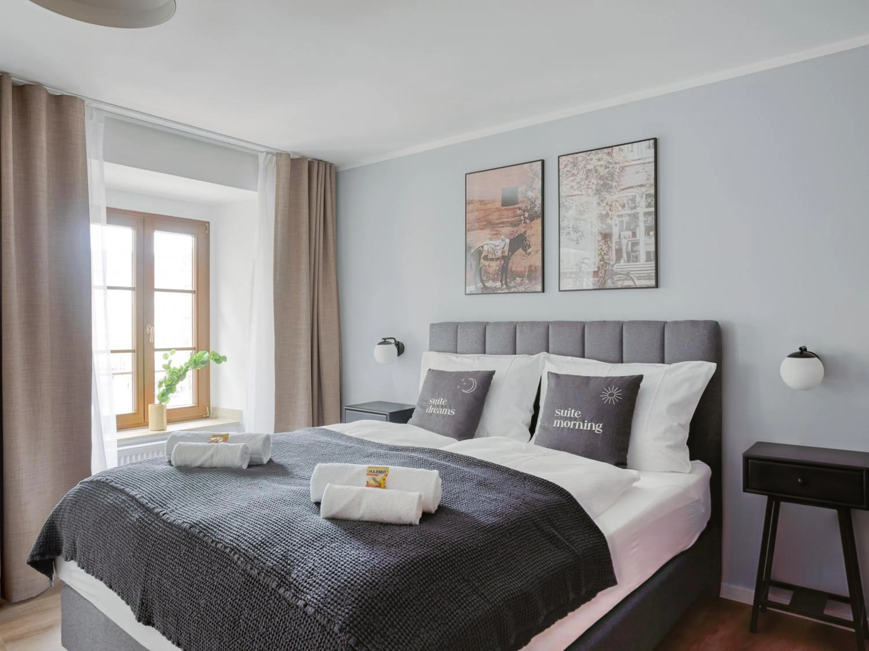 Bed in Limehome Zwickau Hauptmarkt