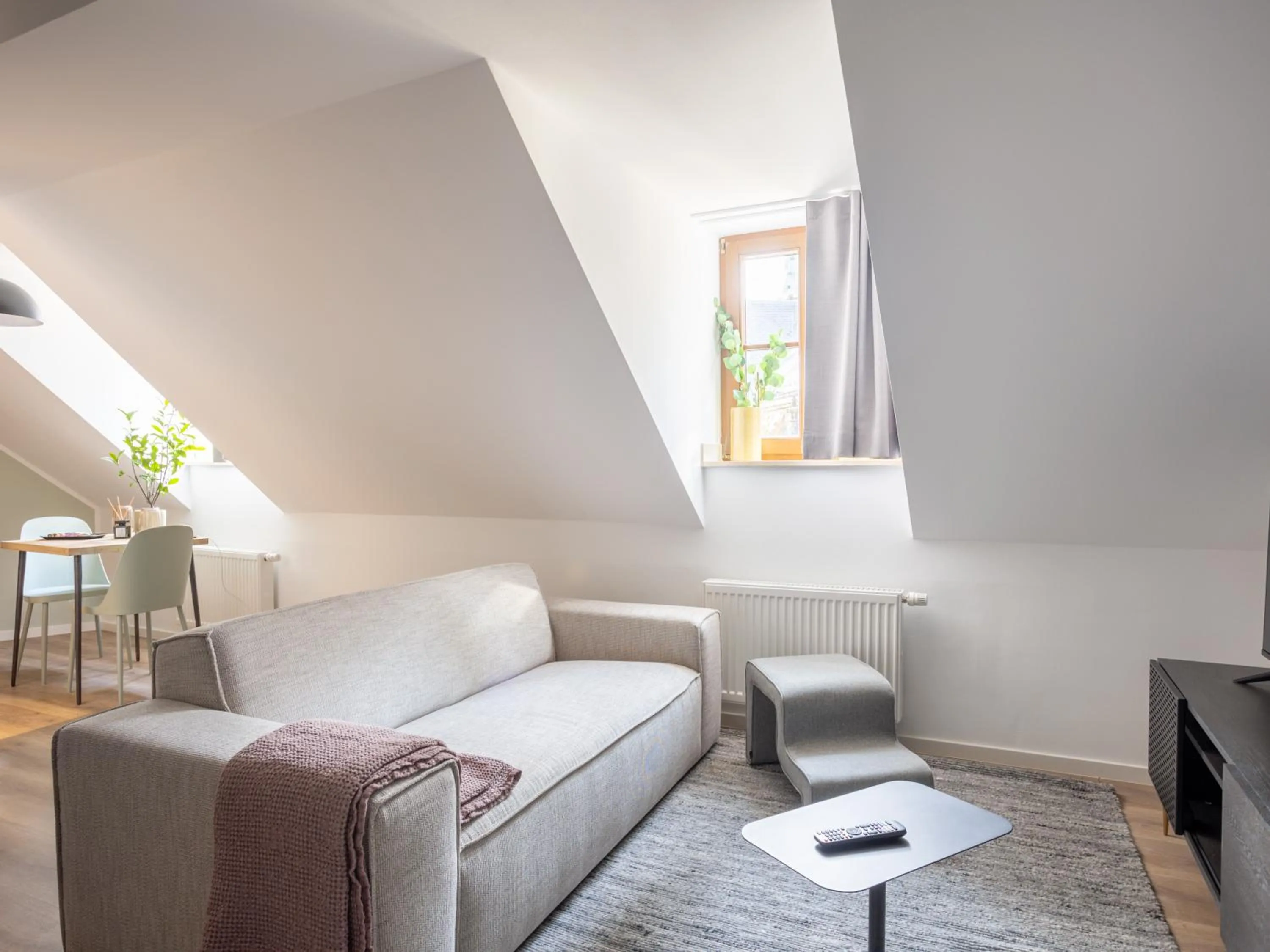 Seating area in Limehome Zwickau Hauptmarkt