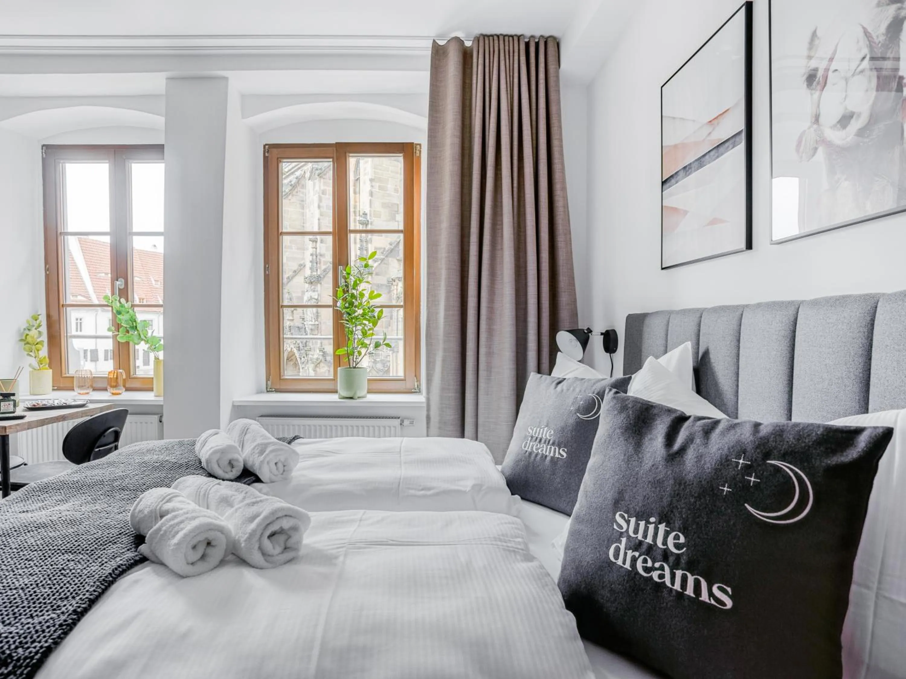 Bed in Limehome Zwickau Hauptmarkt