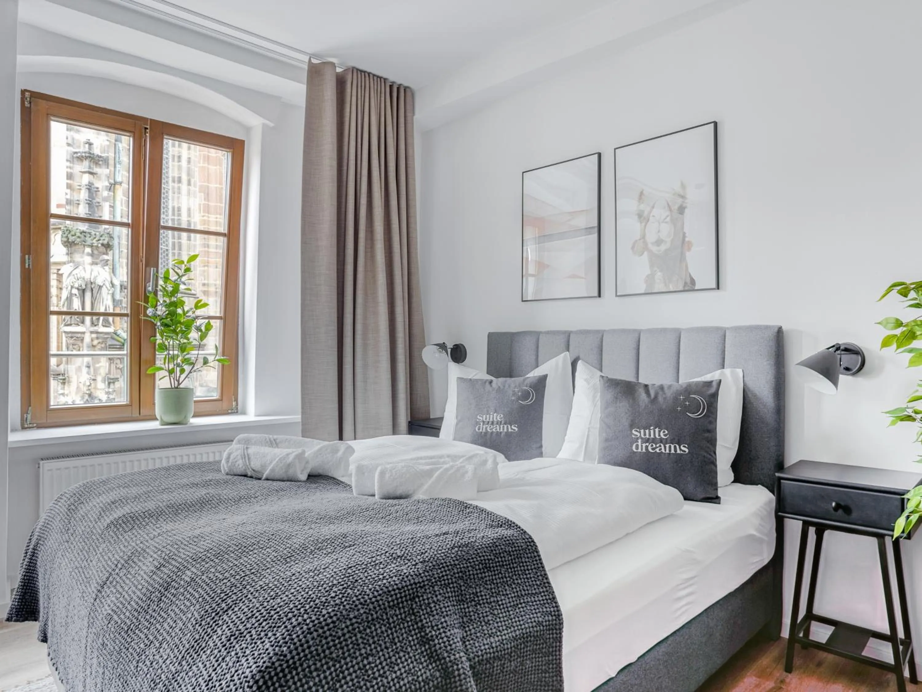 Bed in Limehome Zwickau Hauptmarkt