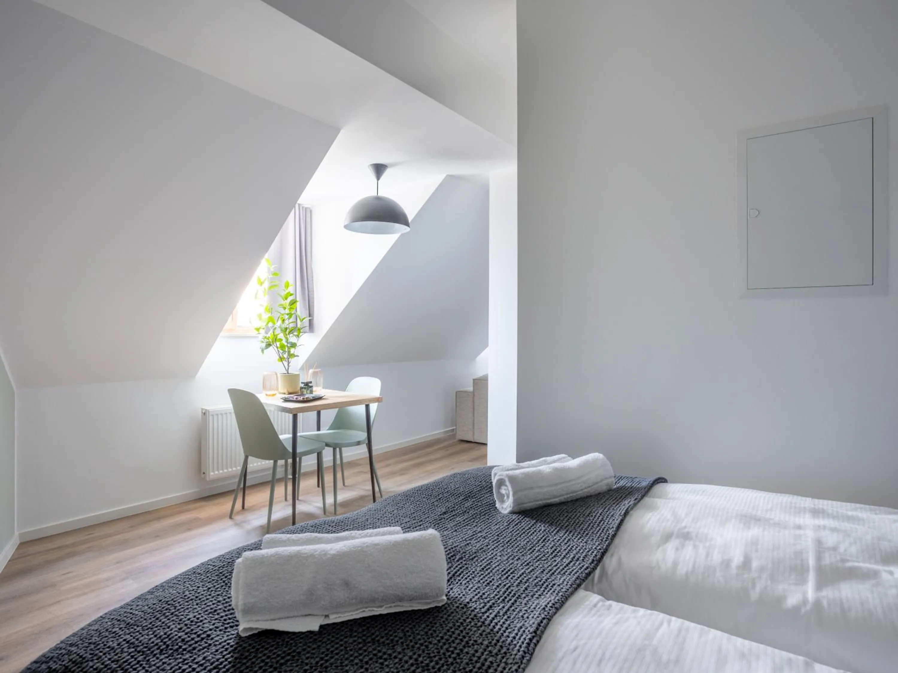 Bed in Limehome Zwickau Hauptmarkt