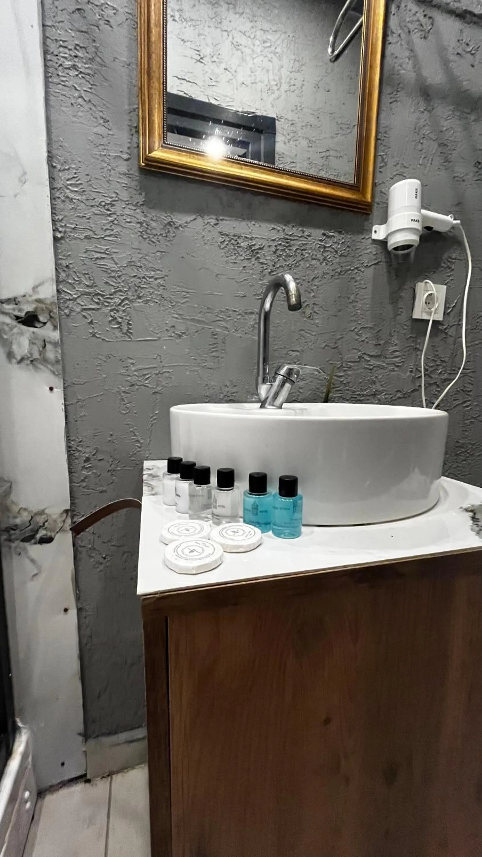 Bathroom in TAXIM 34 Hotel İstanbul