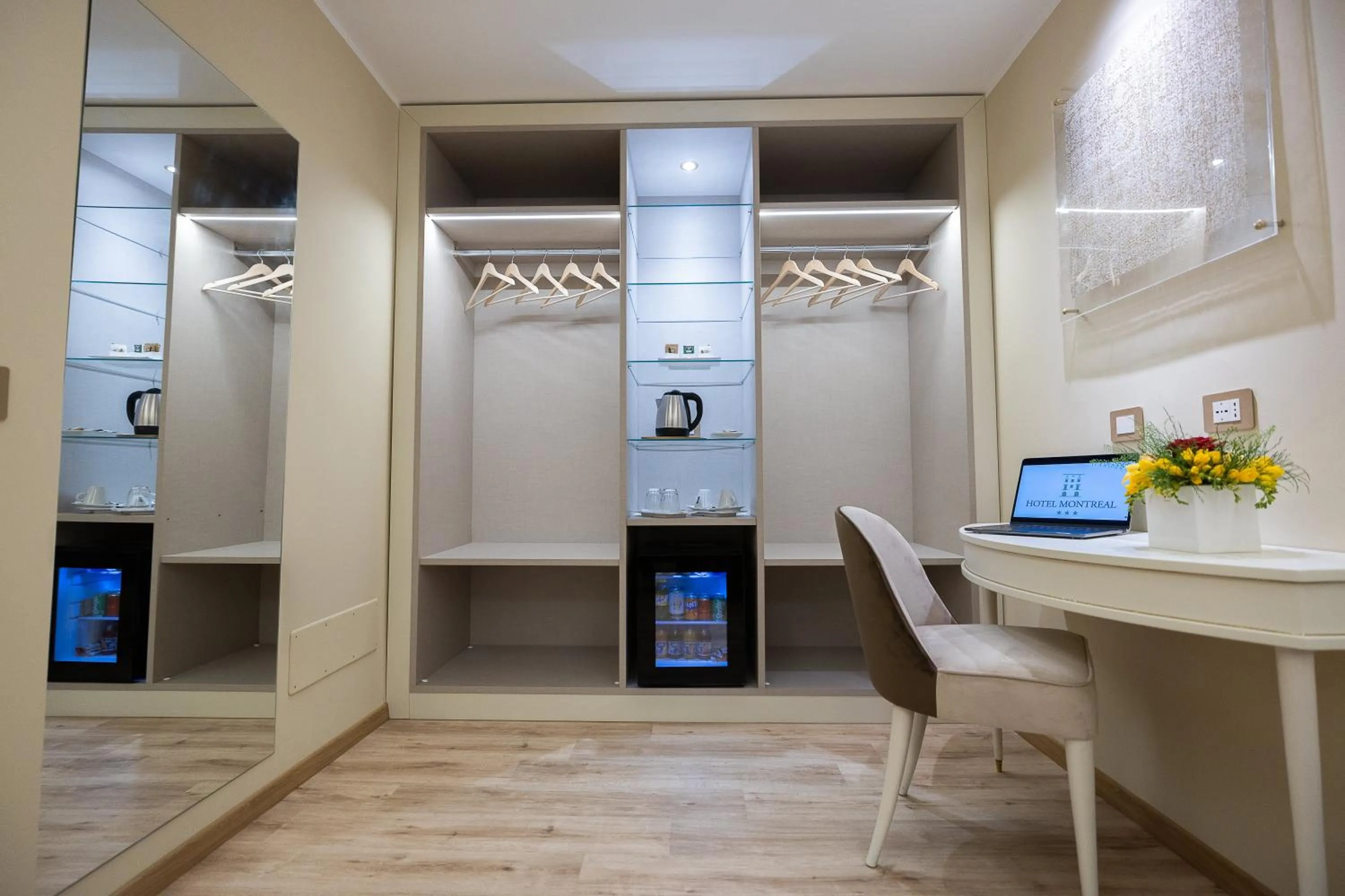 TV and multimedia in Hotel Montreal