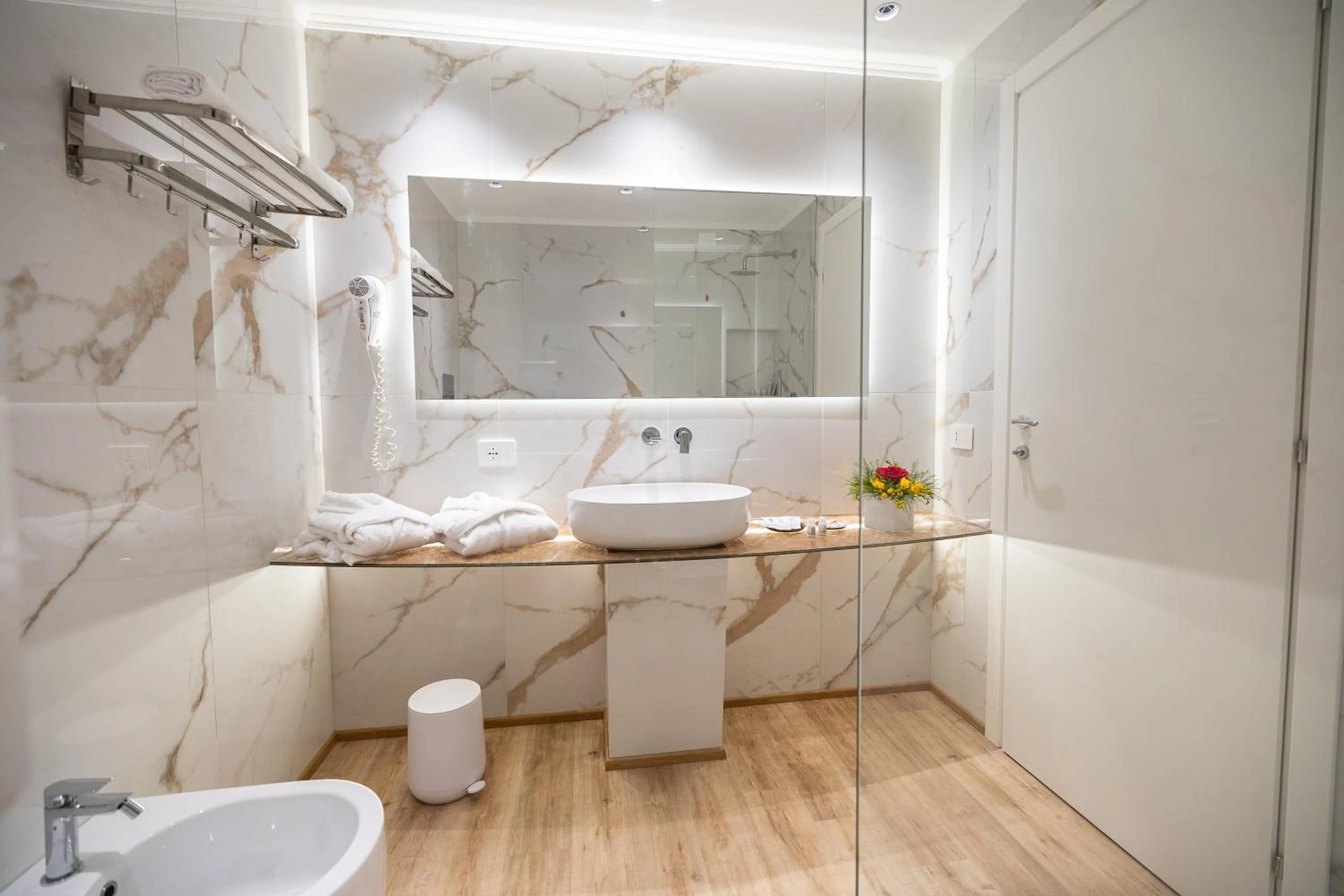 Shower in Hotel Montreal