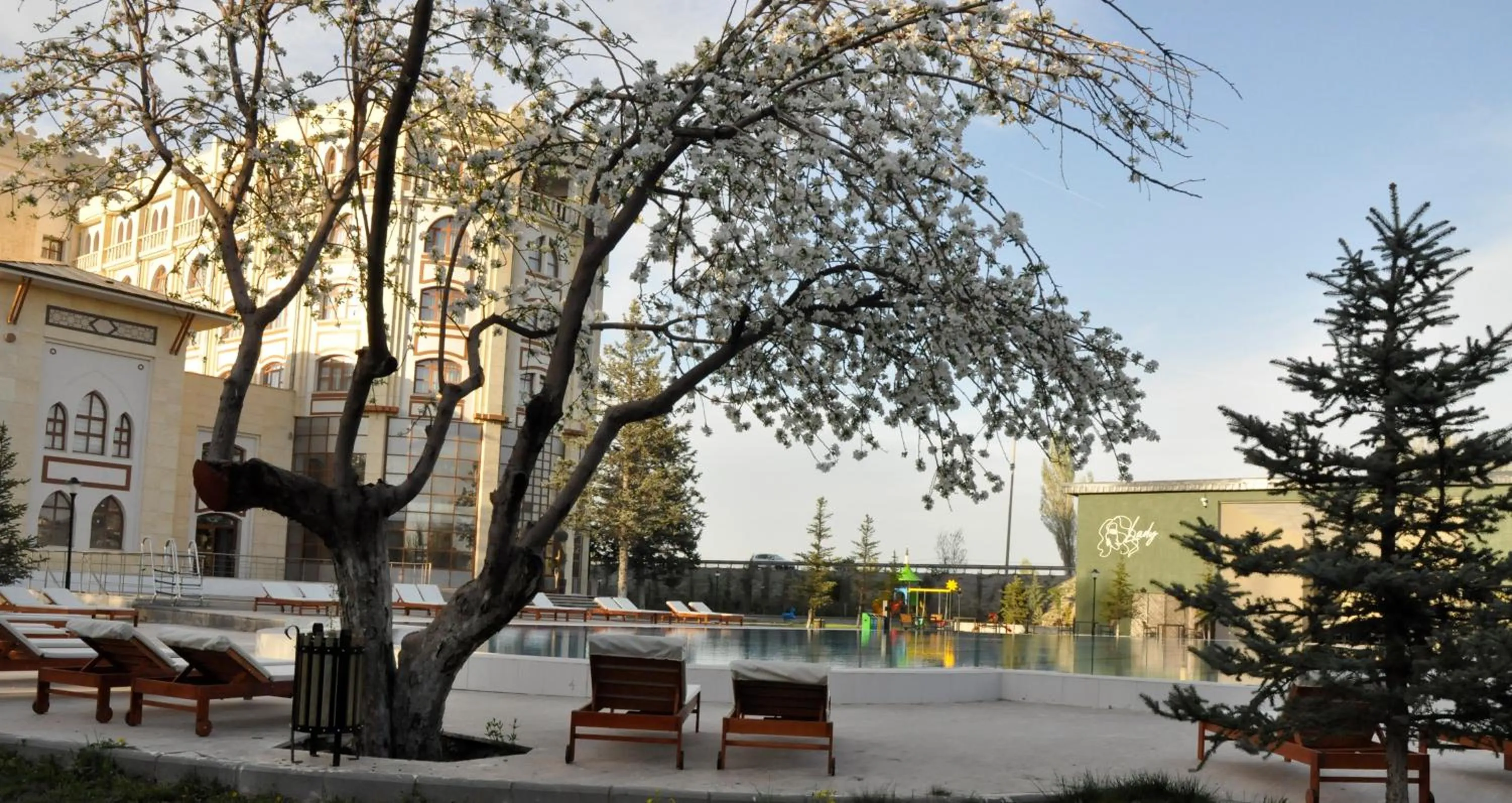 Garden in CONNECT THERMAL HOTEL