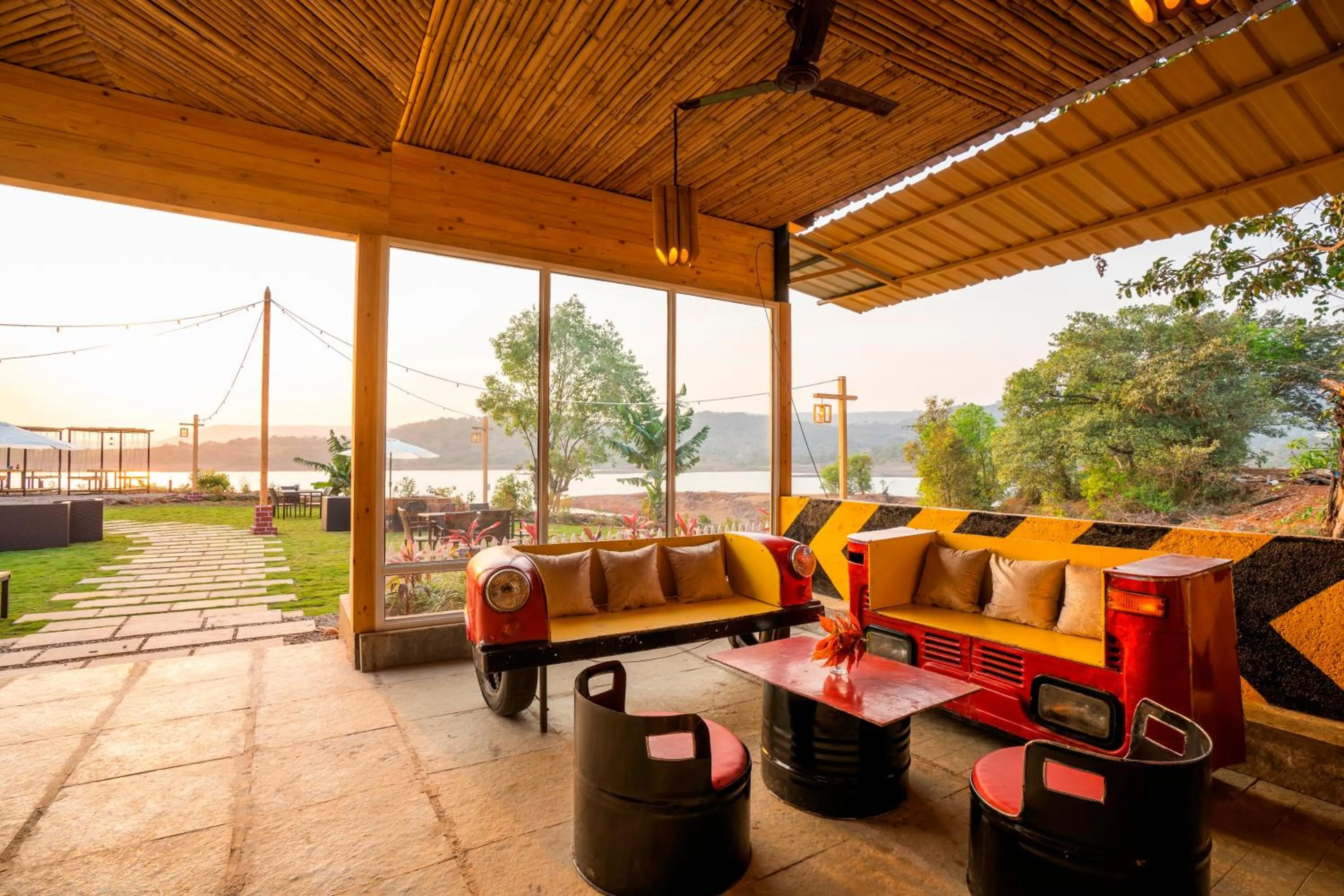 Restaurant/places to eat in Zostel Plus Lonavala