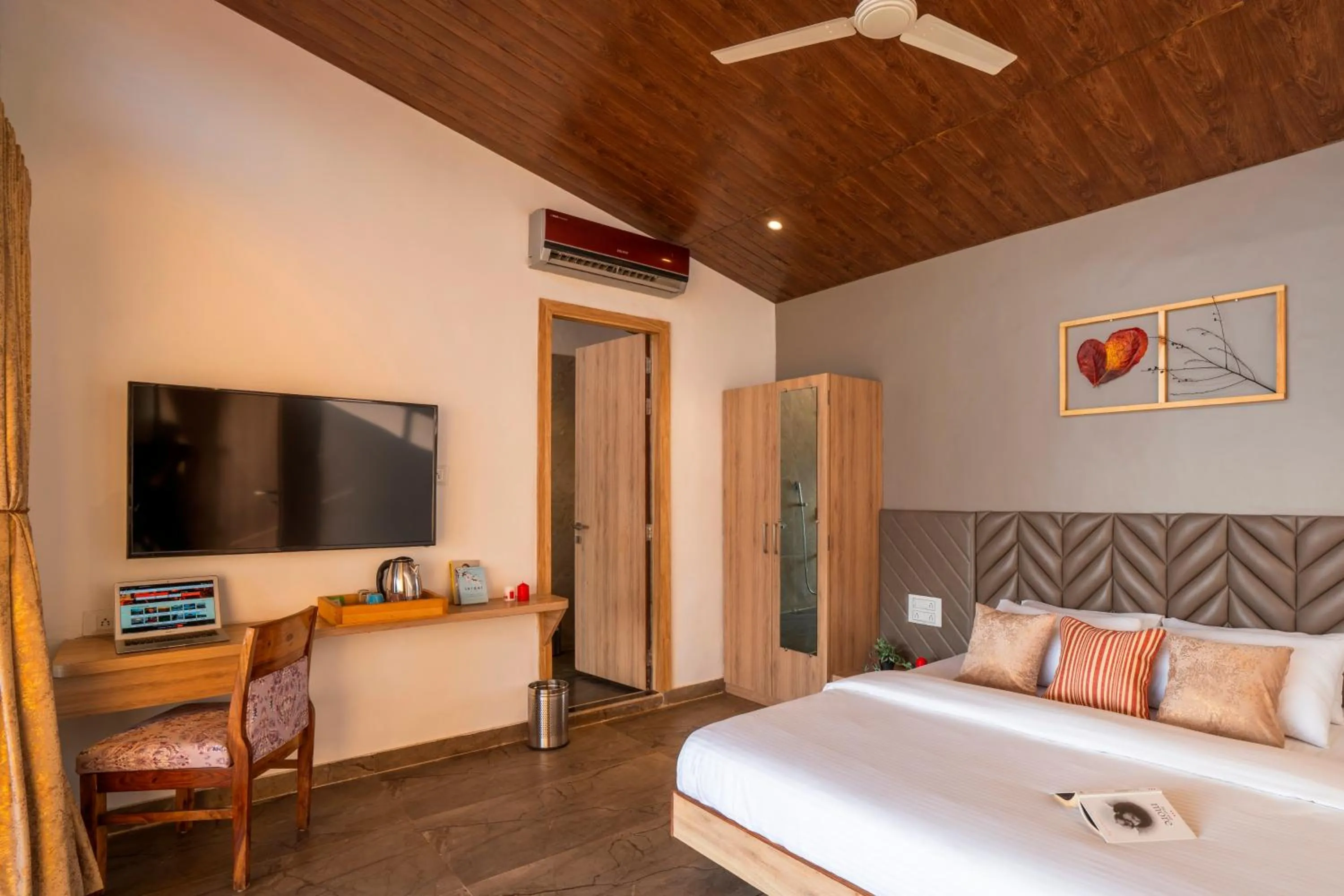 TV and multimedia, Bed in Zostel Plus Lonavala