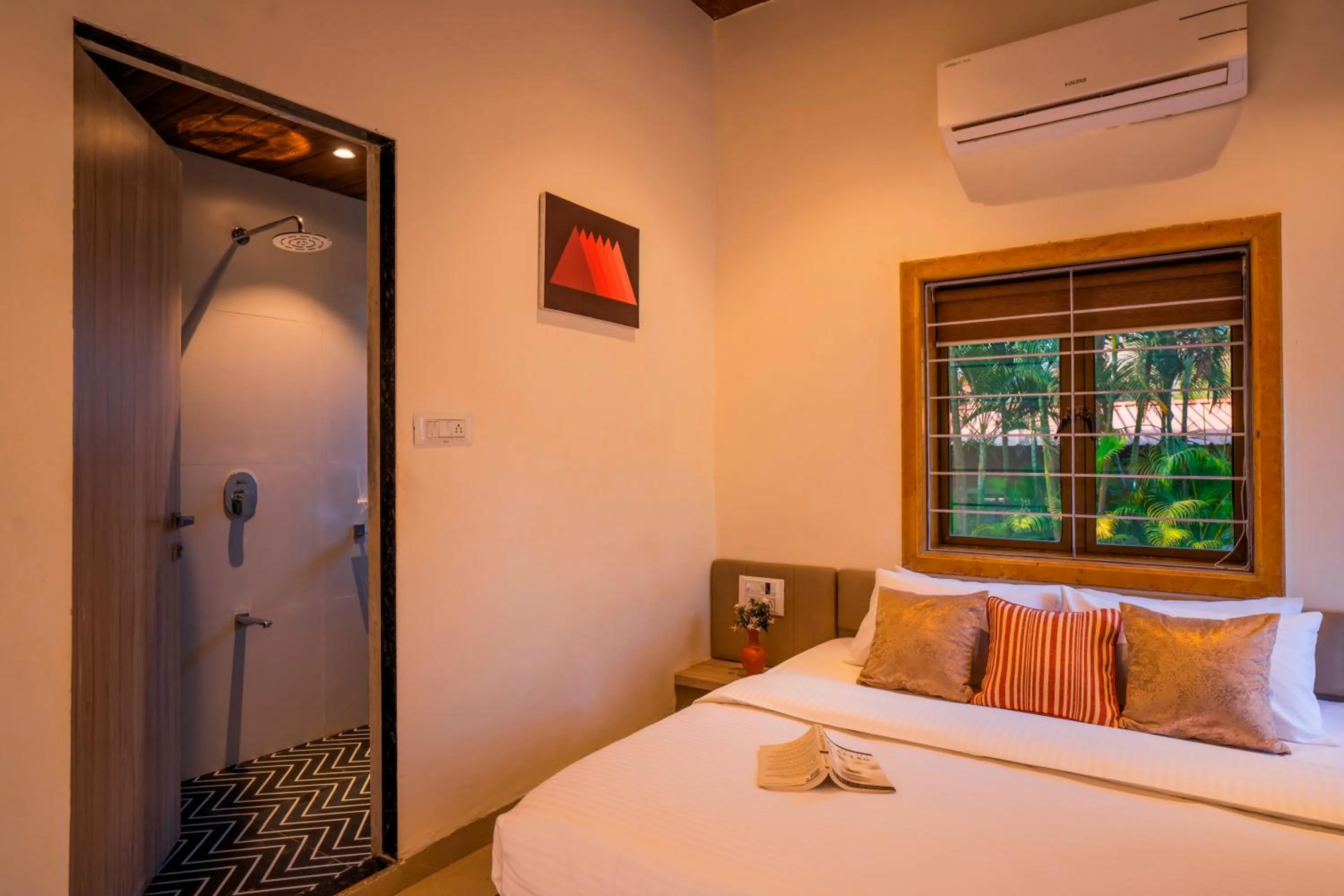 Bathroom, Bed in Zostel Plus Lonavala