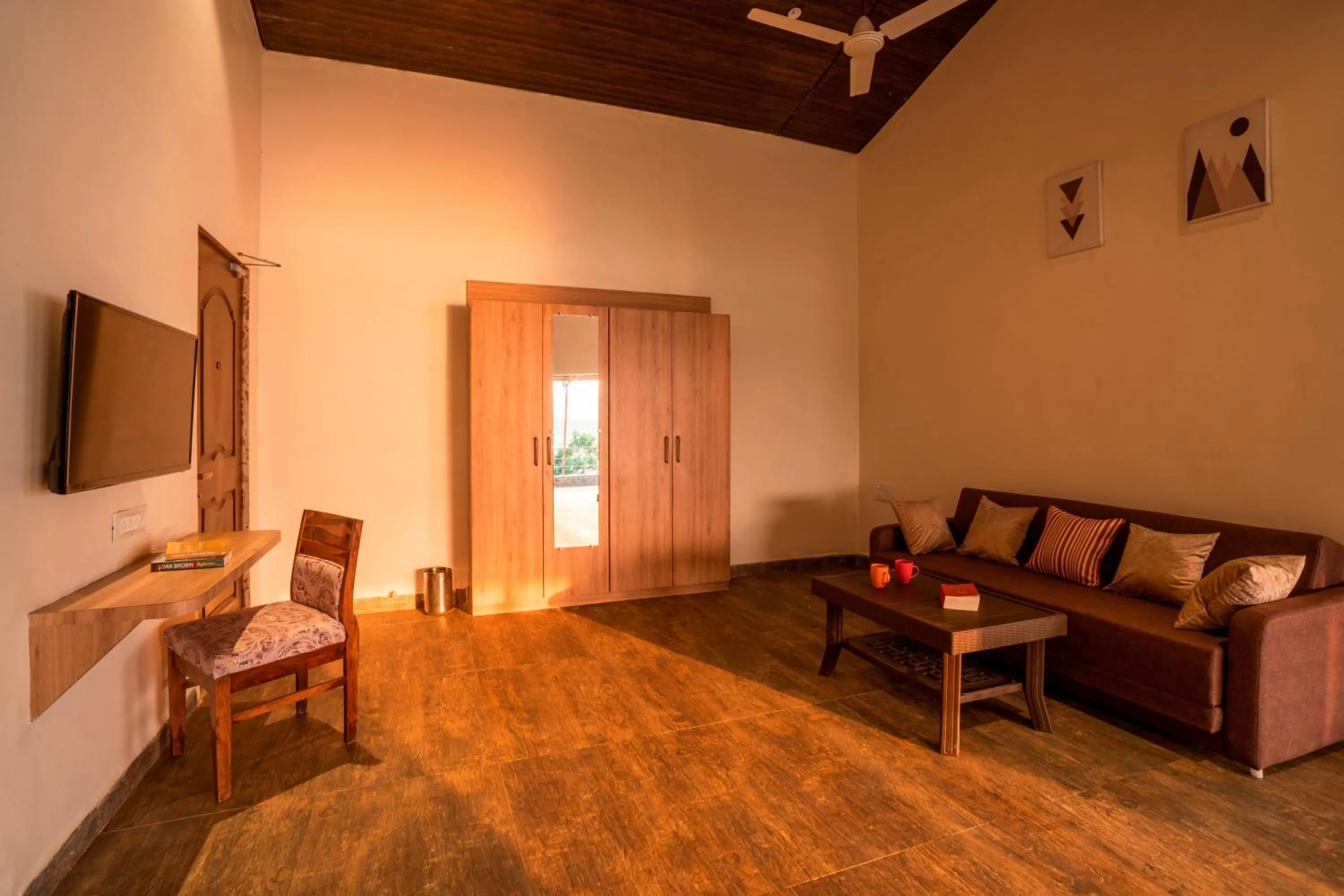 TV and multimedia in Zostel Plus Lonavala