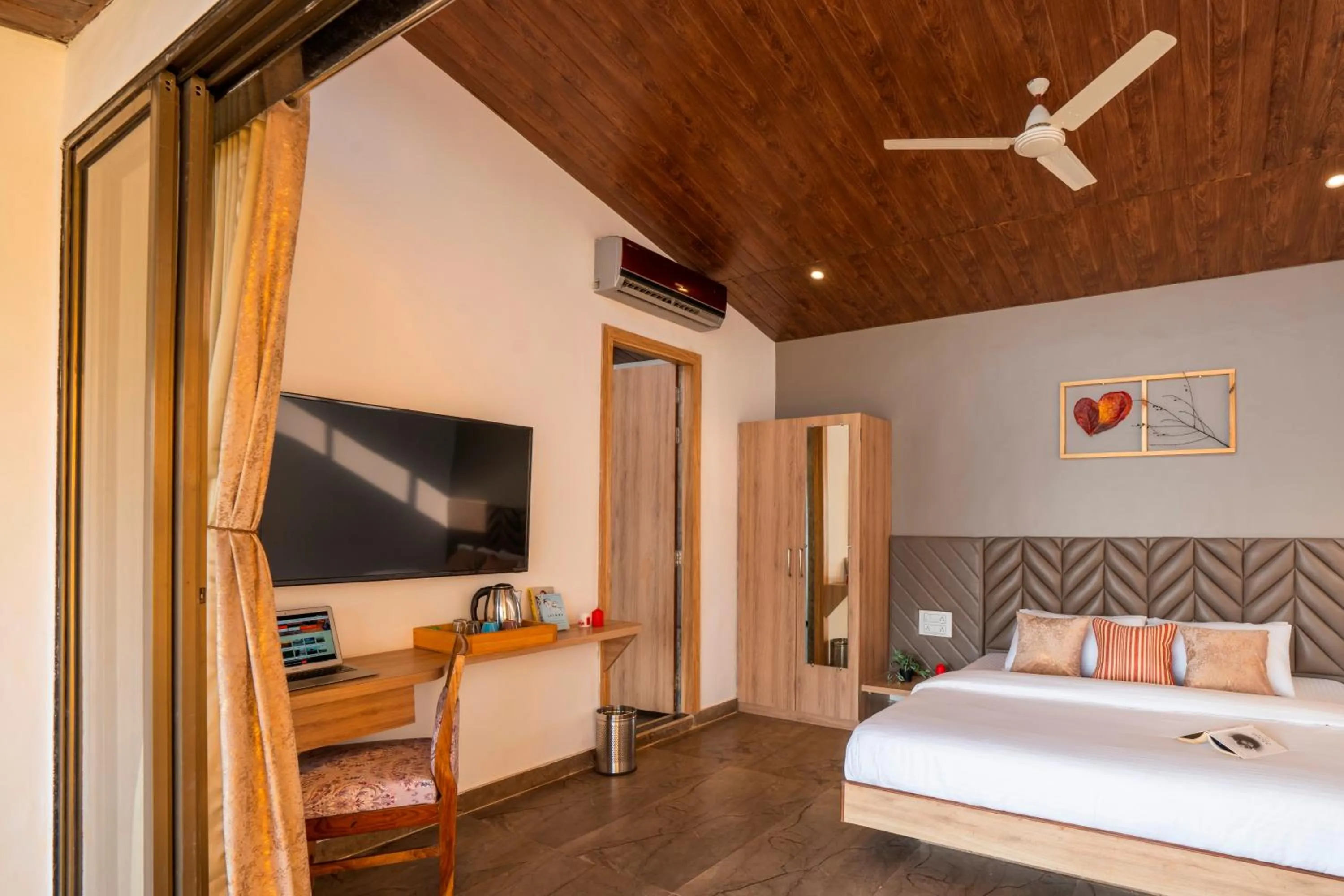 Photo of the whole room, Bed in Zostel Plus Lonavala