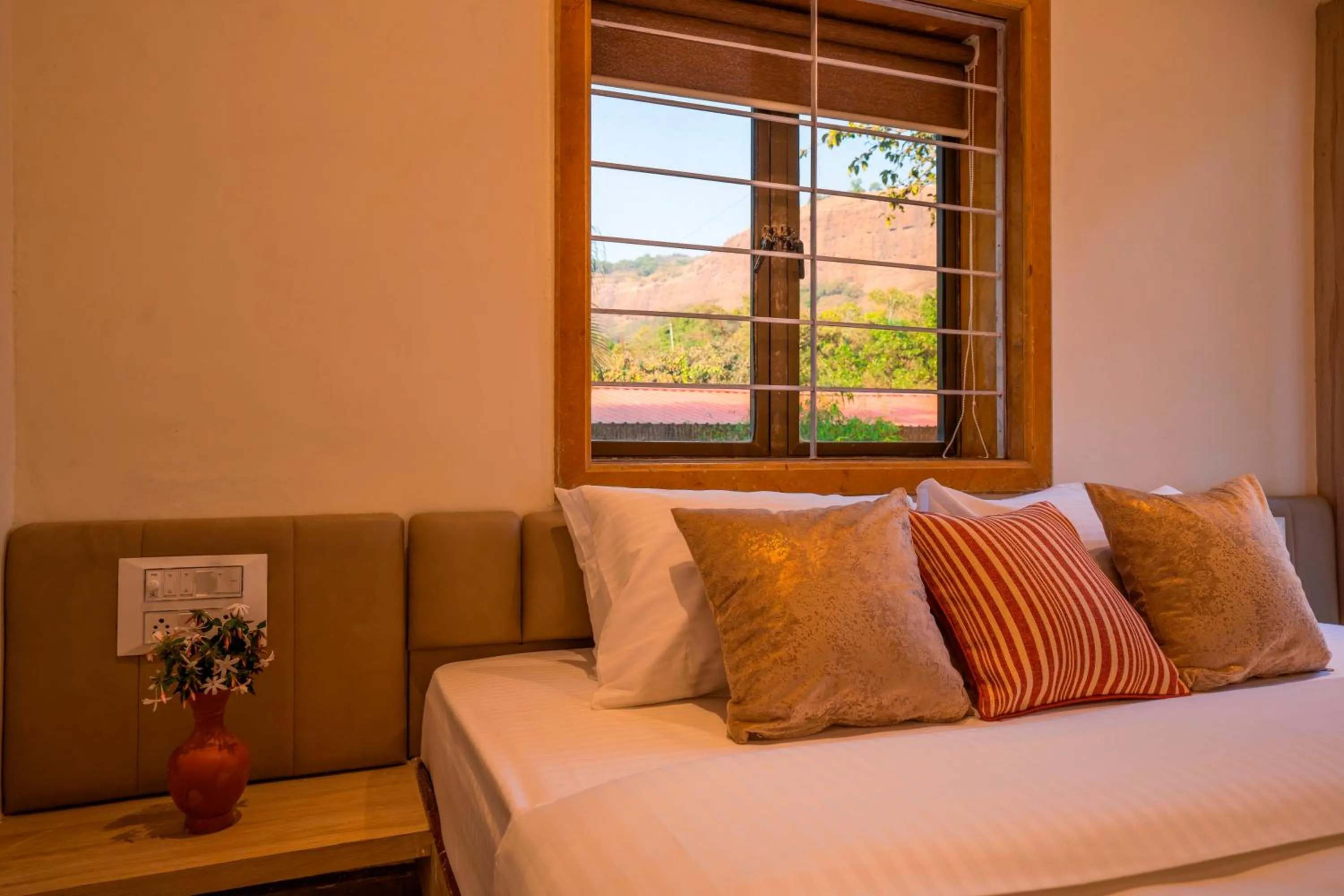 Bed in Zostel Plus Lonavala