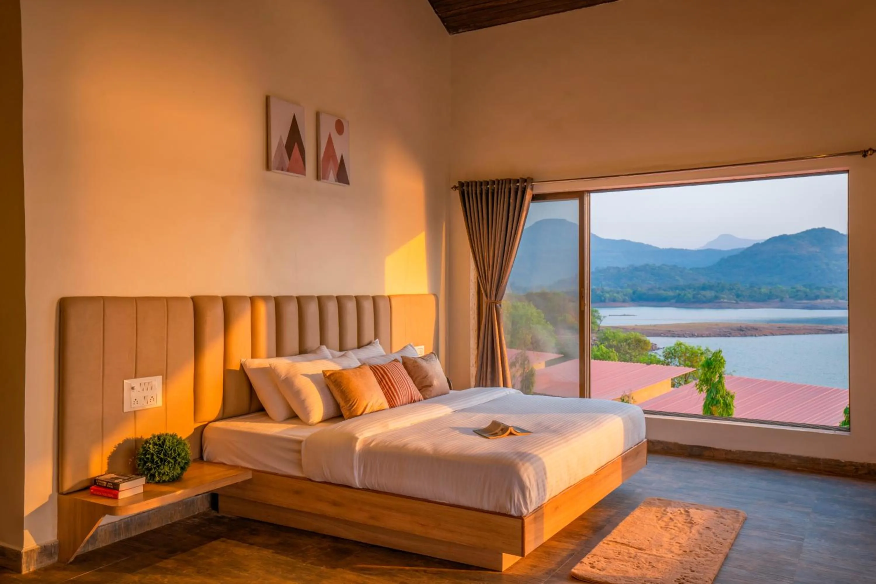 Photo of the whole room, Bed in Zostel Plus Lonavala