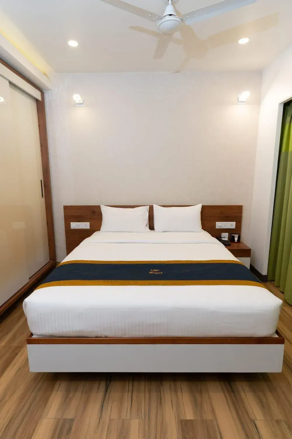 Deluxe Queen Room in Regal Suites Deluxe Queen Room in Regal Suites