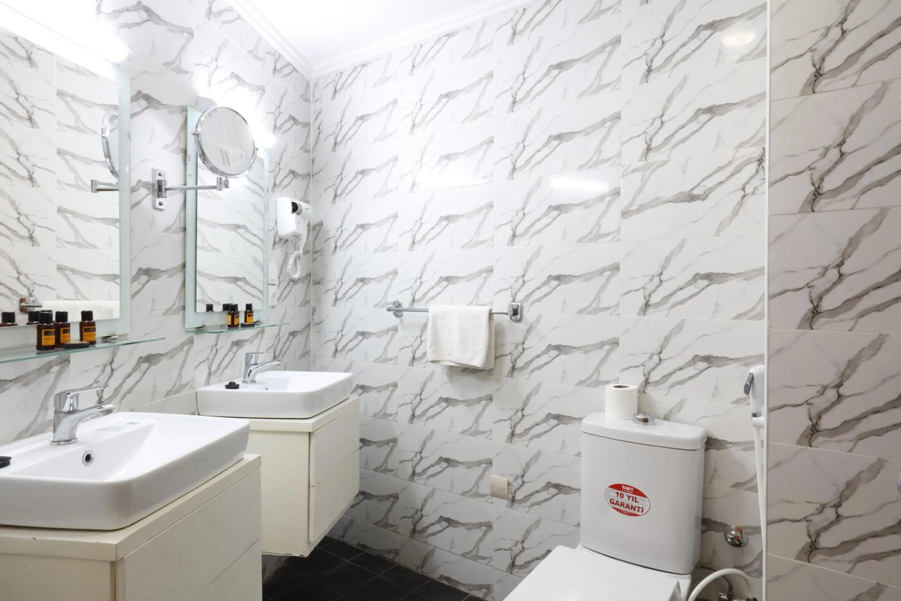 Toilet in Silver Suites Hotel & Spa Casablanca