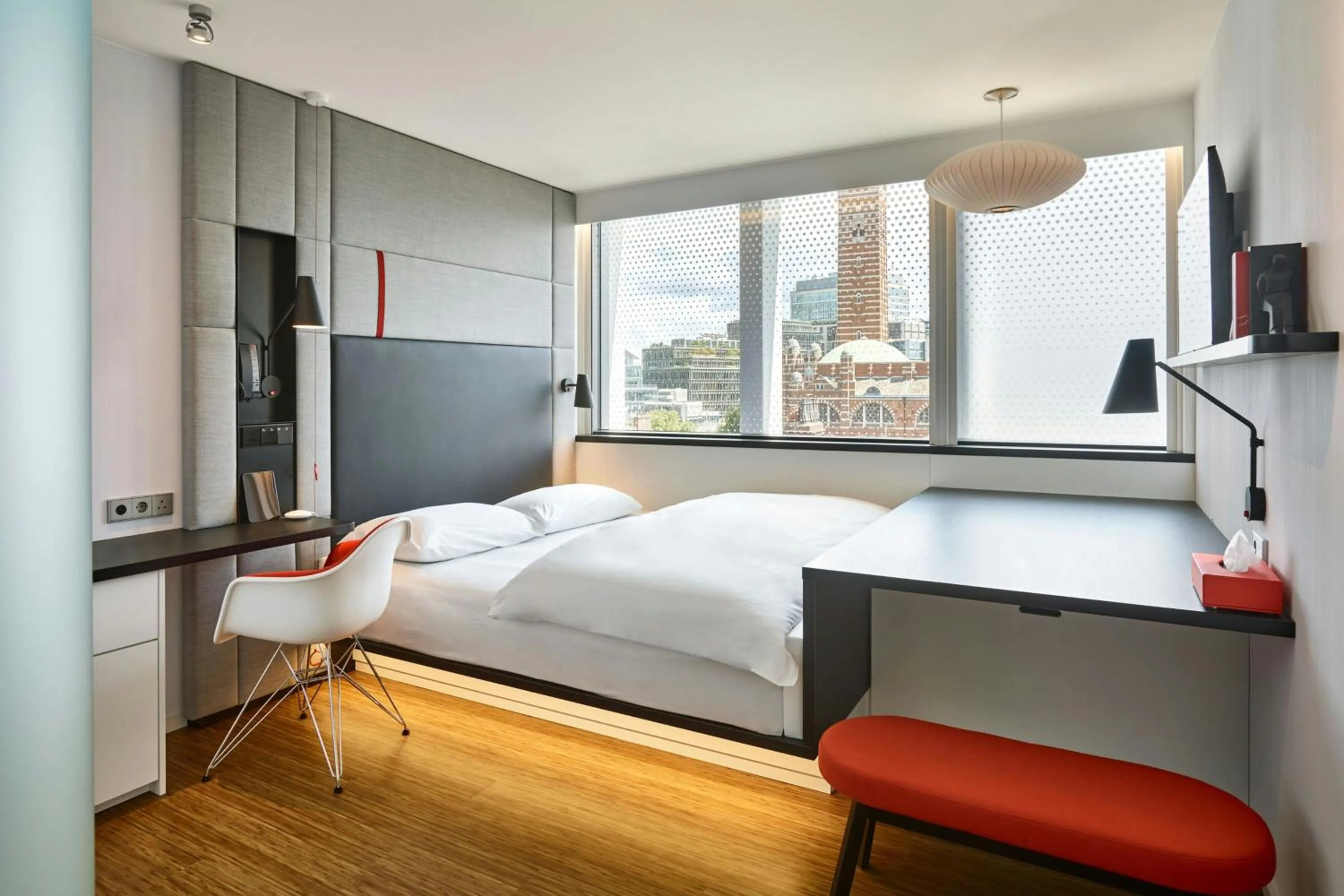 Bedroom, Bed in citizenM London Victoria Station