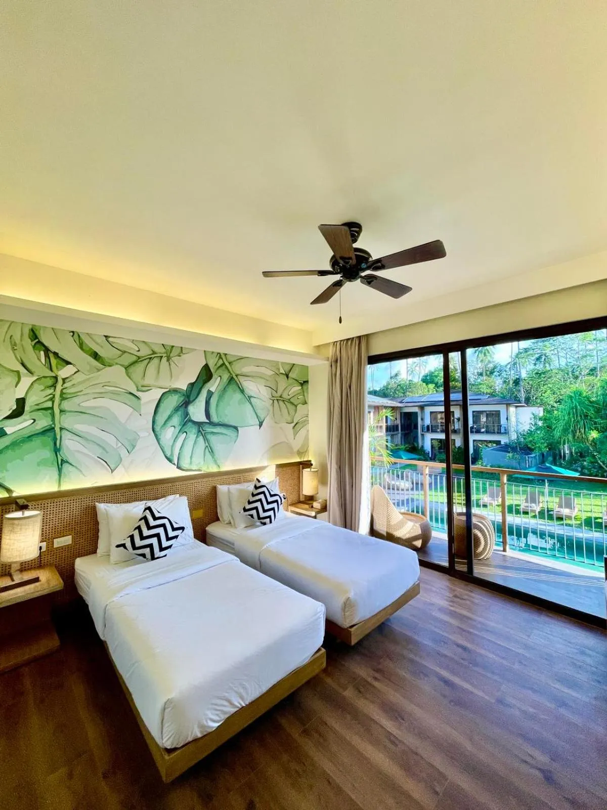 Shower, Bed in Isla Amara Resort