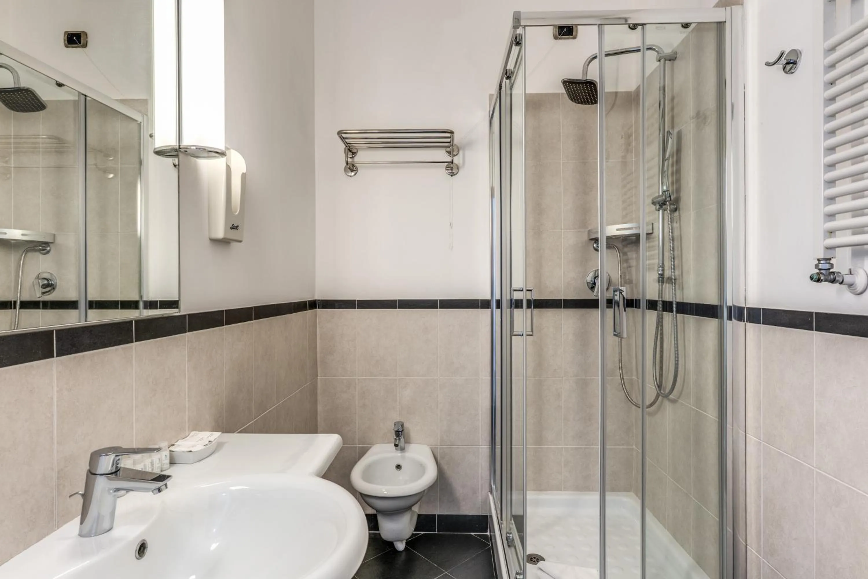 Shower in Roma dei Papi B&B