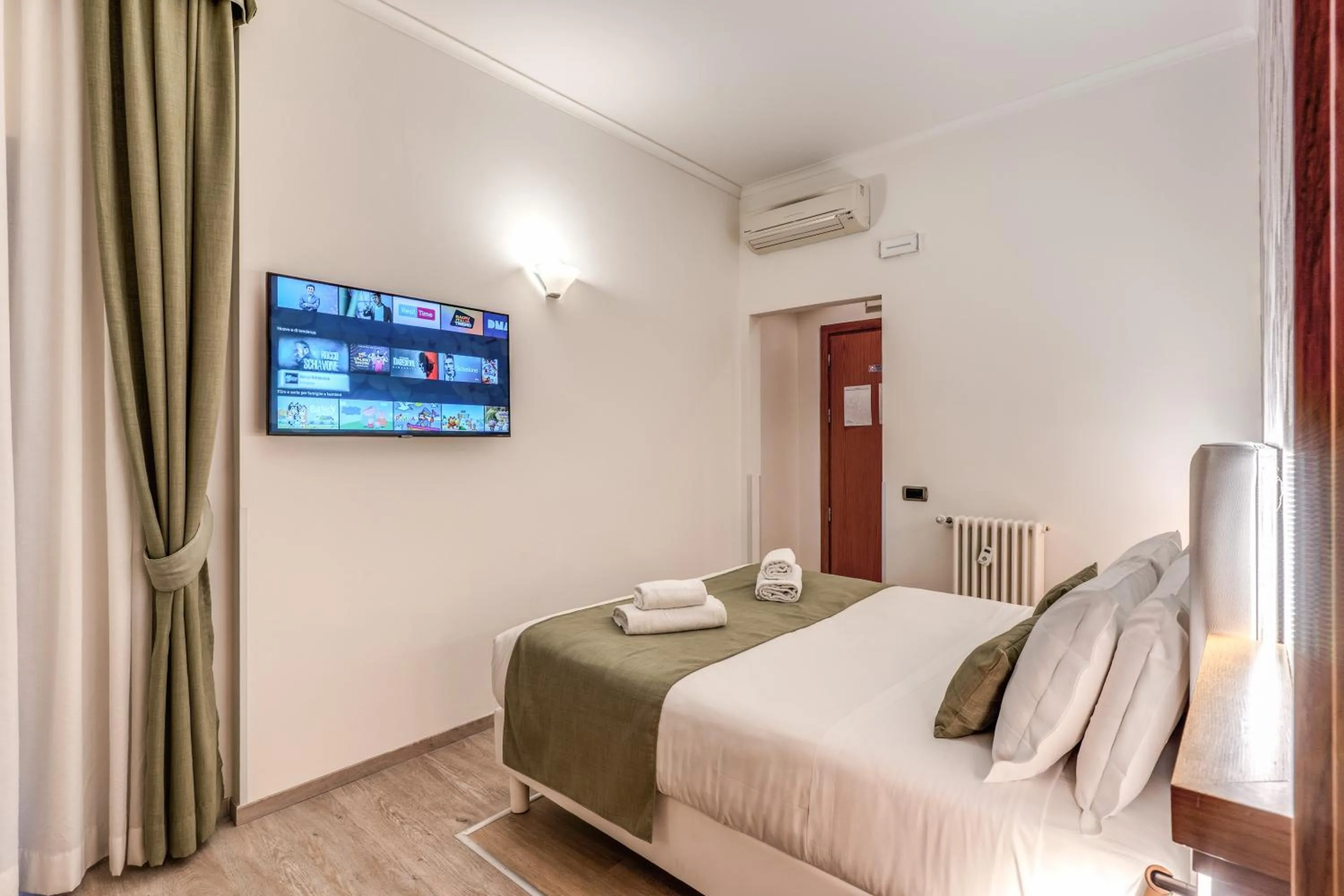 Bed in Roma dei Papi B&B