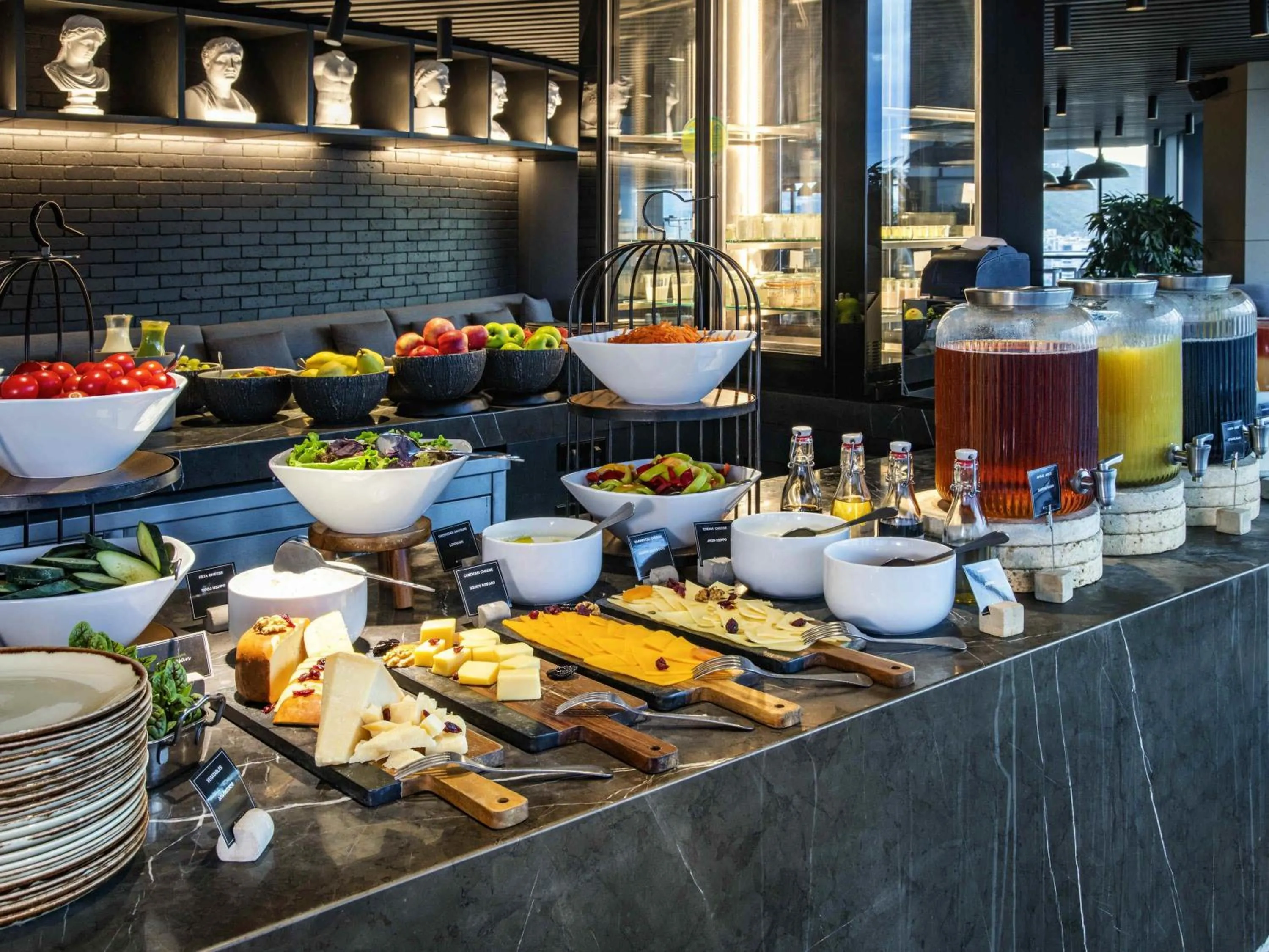 Restaurant/places to eat in Pullman Tbilisi Axis Towers