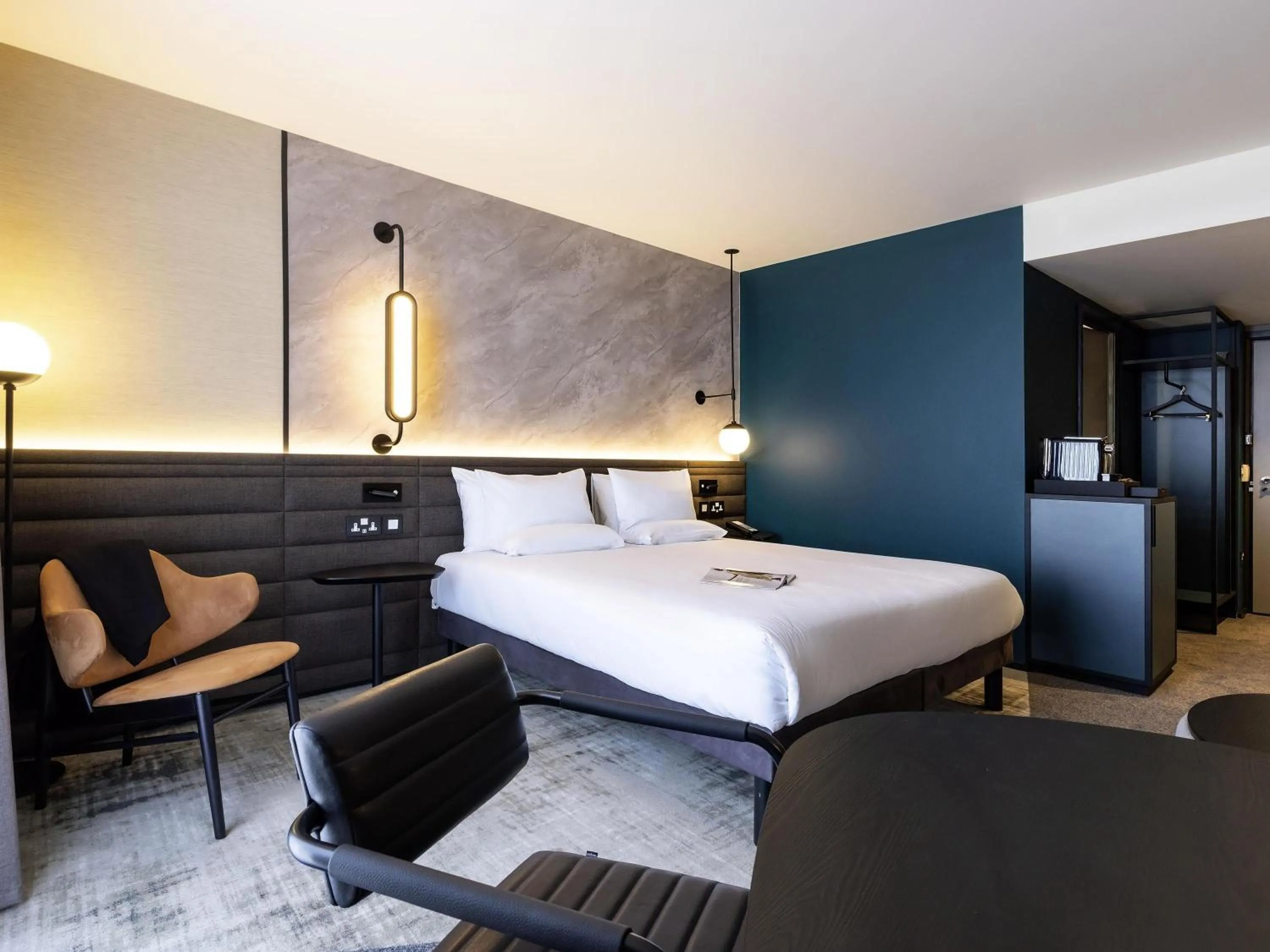 Bedroom, Bed in Novotel Liverpool Paddington Village