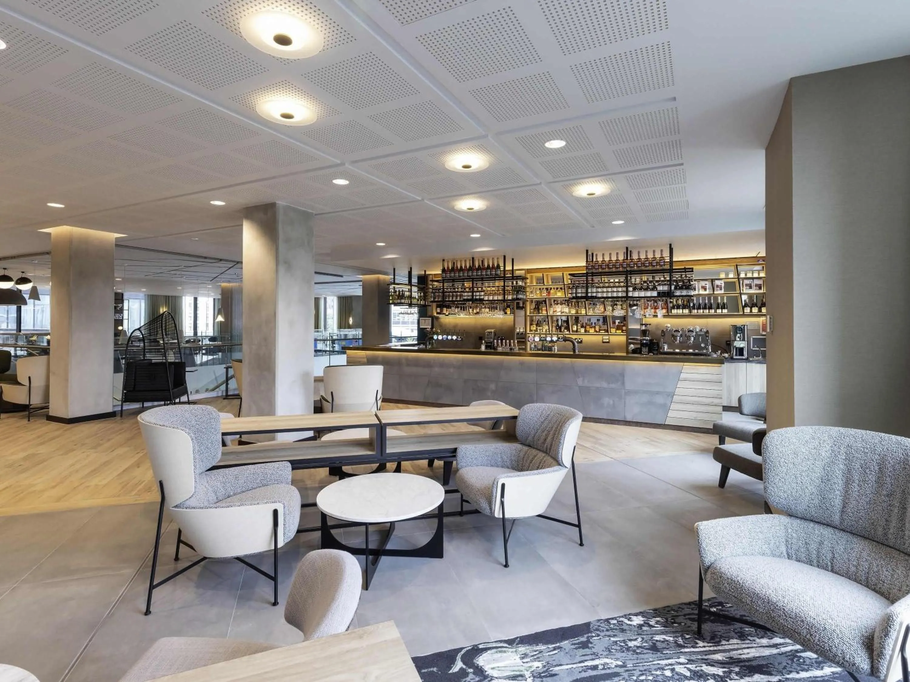 Lounge or bar in Novotel Liverpool Paddington Village