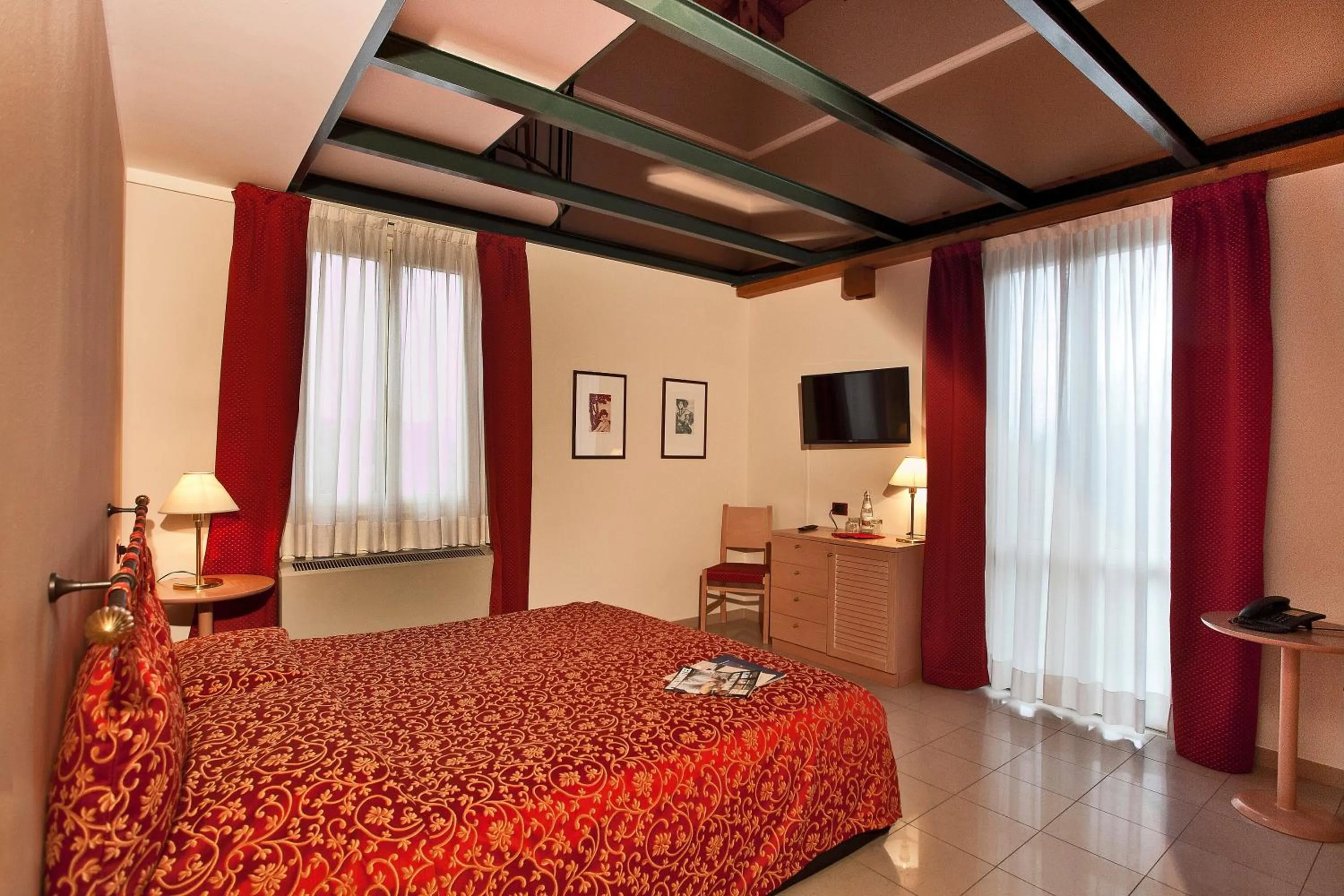 Photo of the whole room, Bed in Santanna