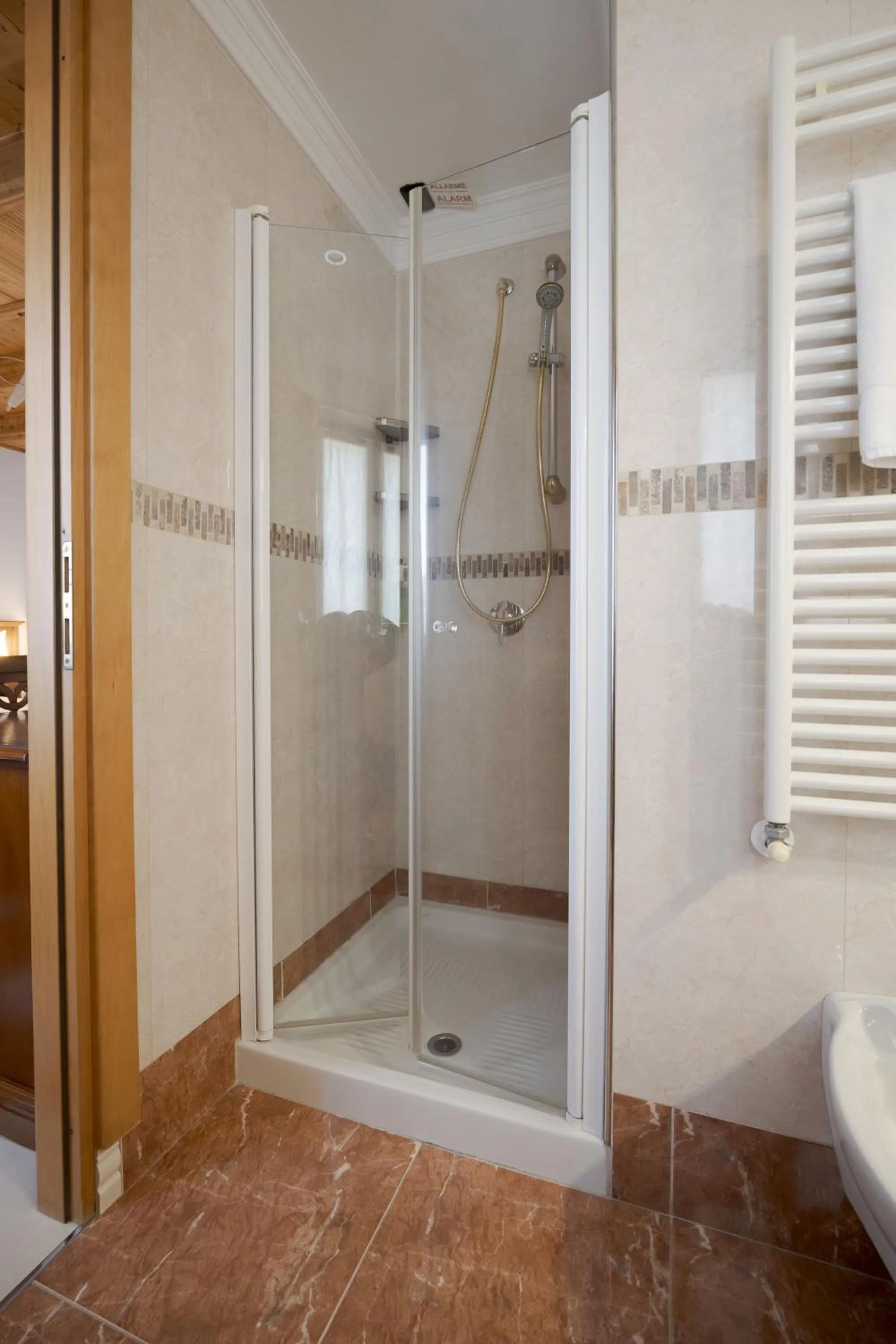 Shower in Hotel Ungheria Varese 1946